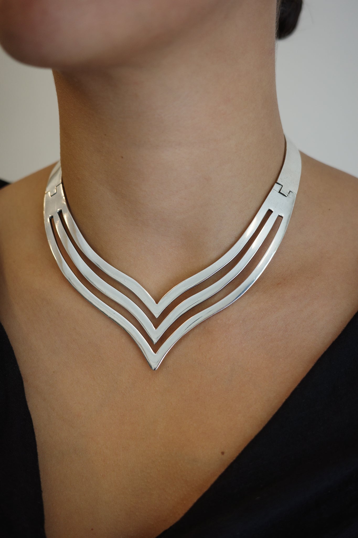 V-shaped Taxco collar