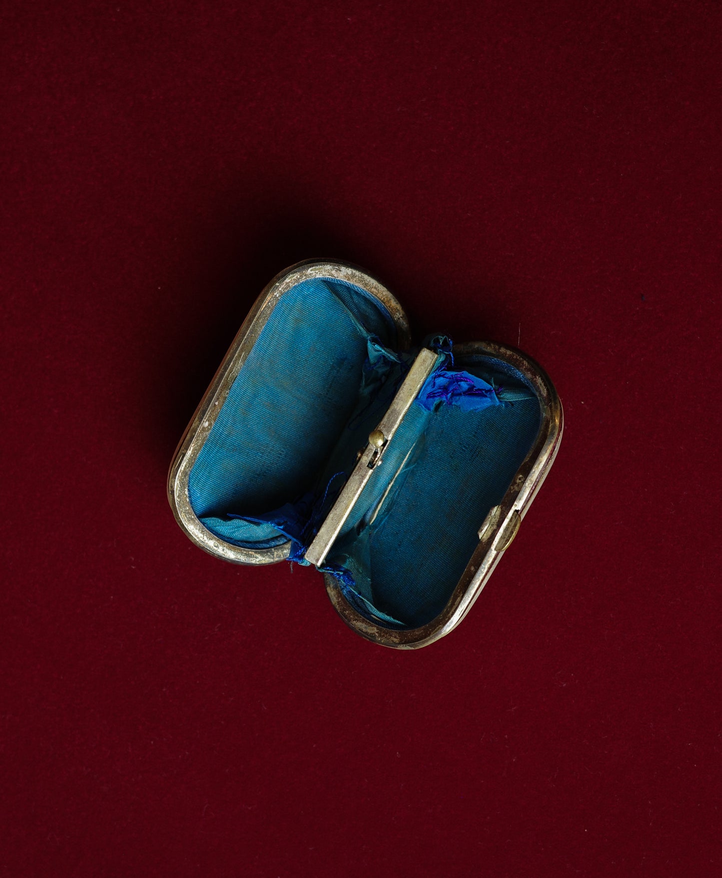 Mother-of-Pearl Coin Purse (ca. 1900–1930)