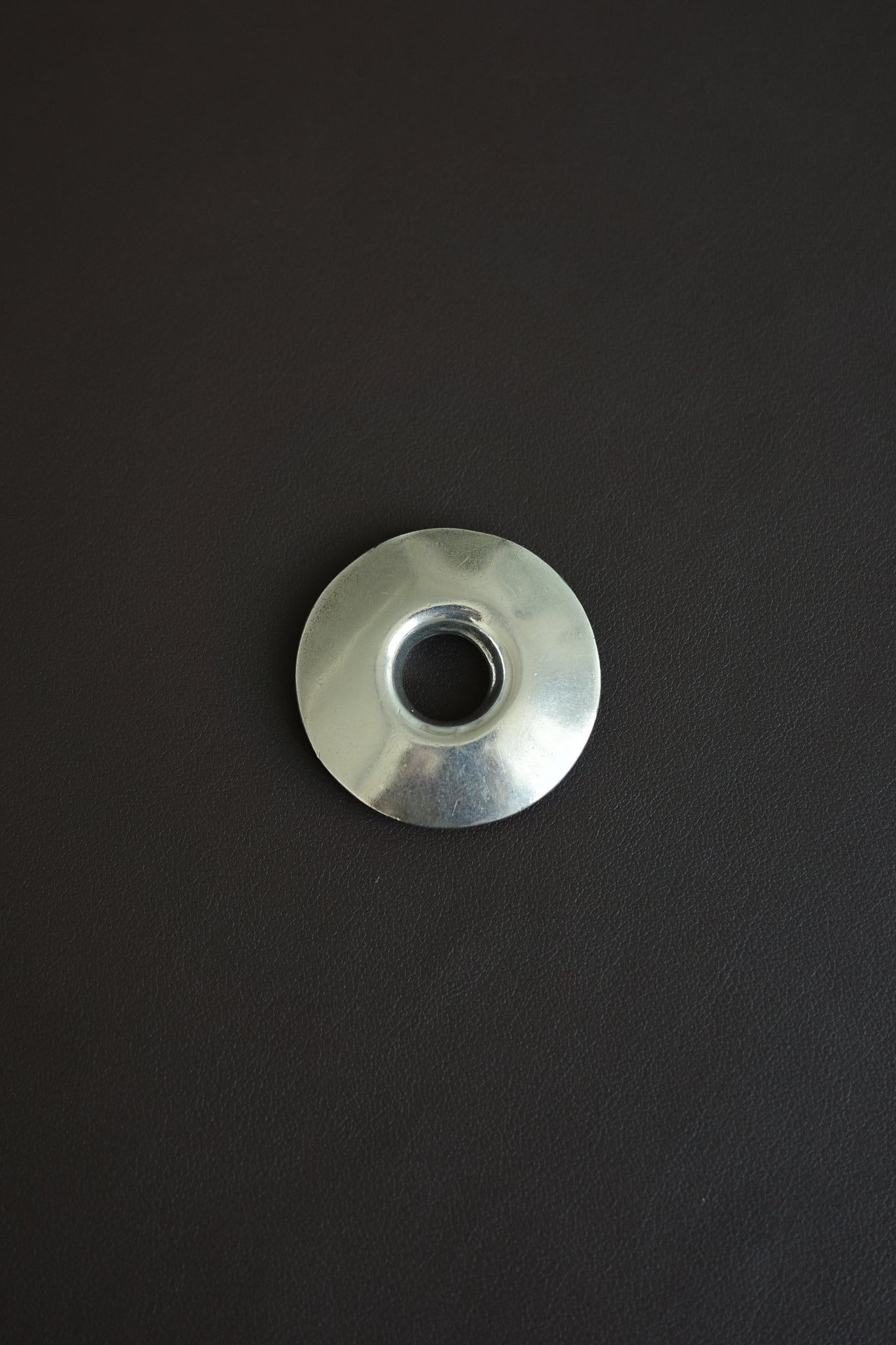 Grounding hoop pendant