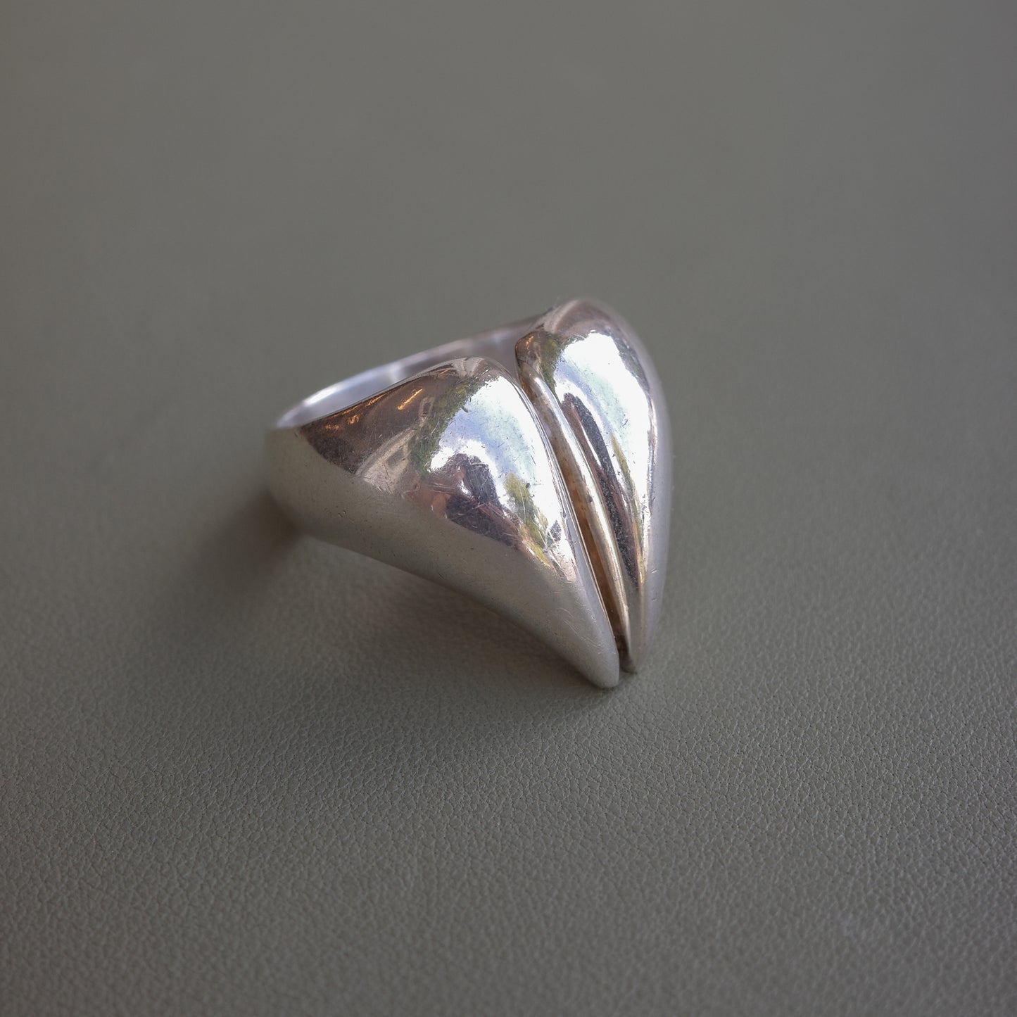 N.E From claw ring