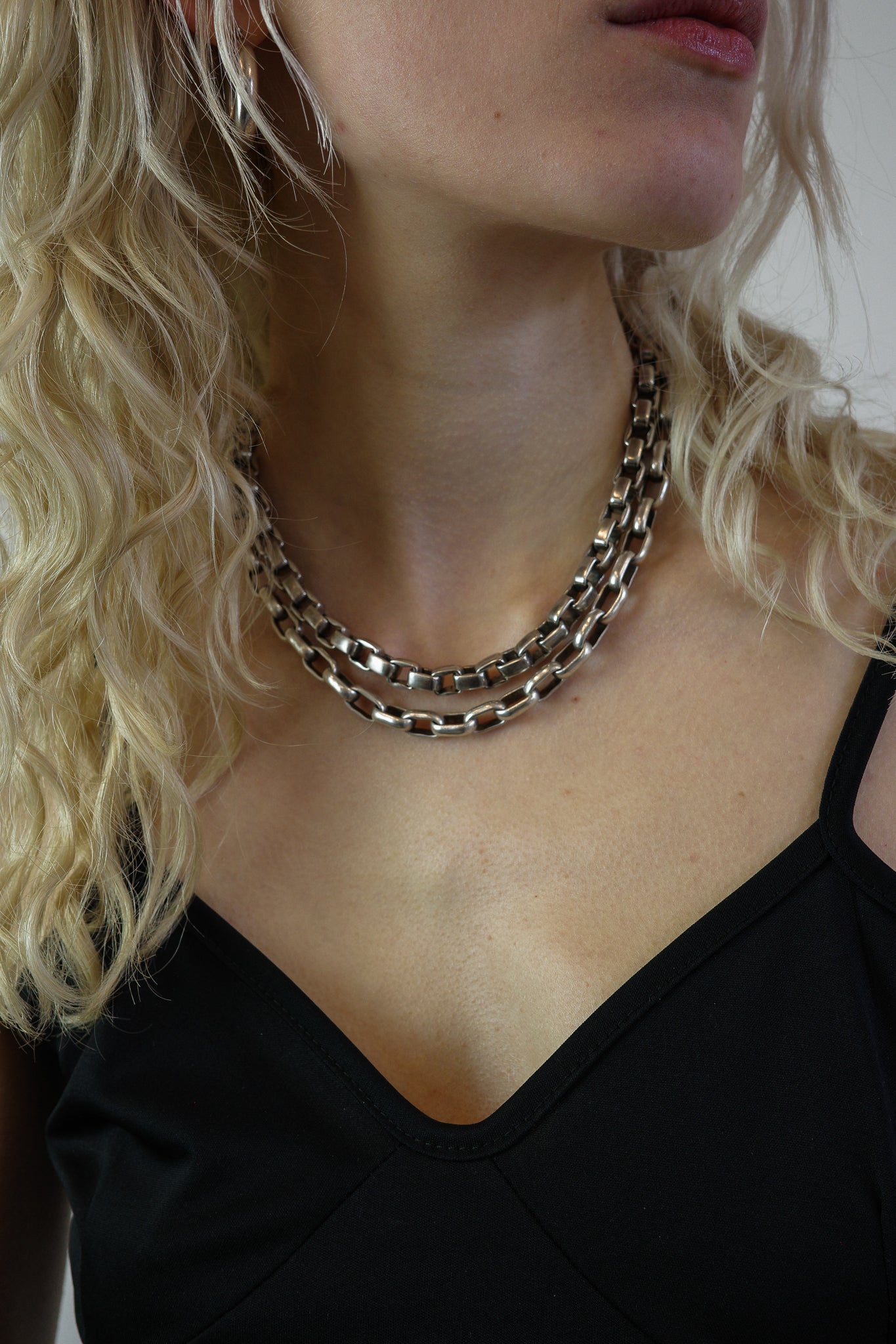 Timeless solid cable link chain