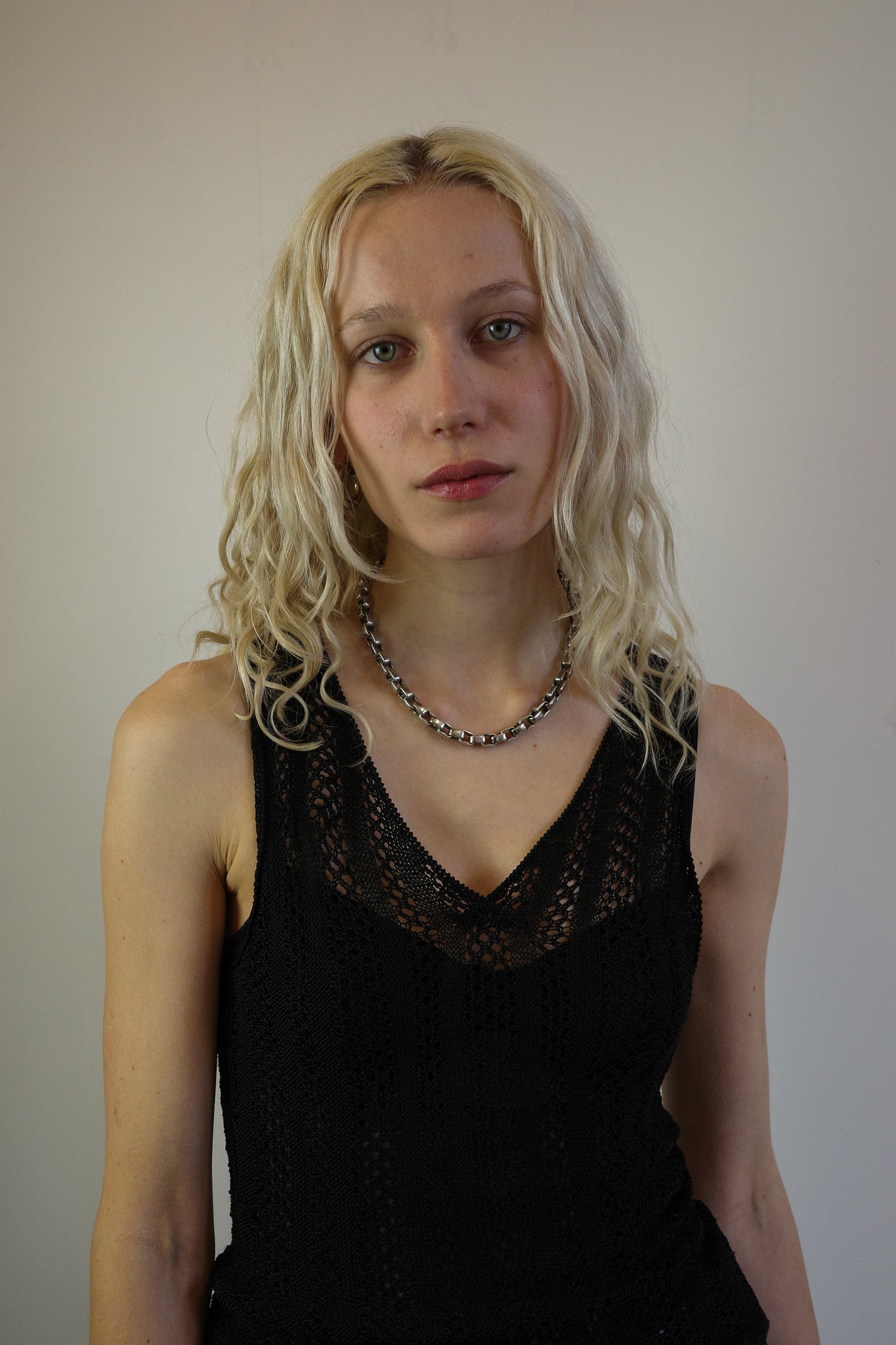 Solid, chunky box chain link necklace with seamless closure clasp