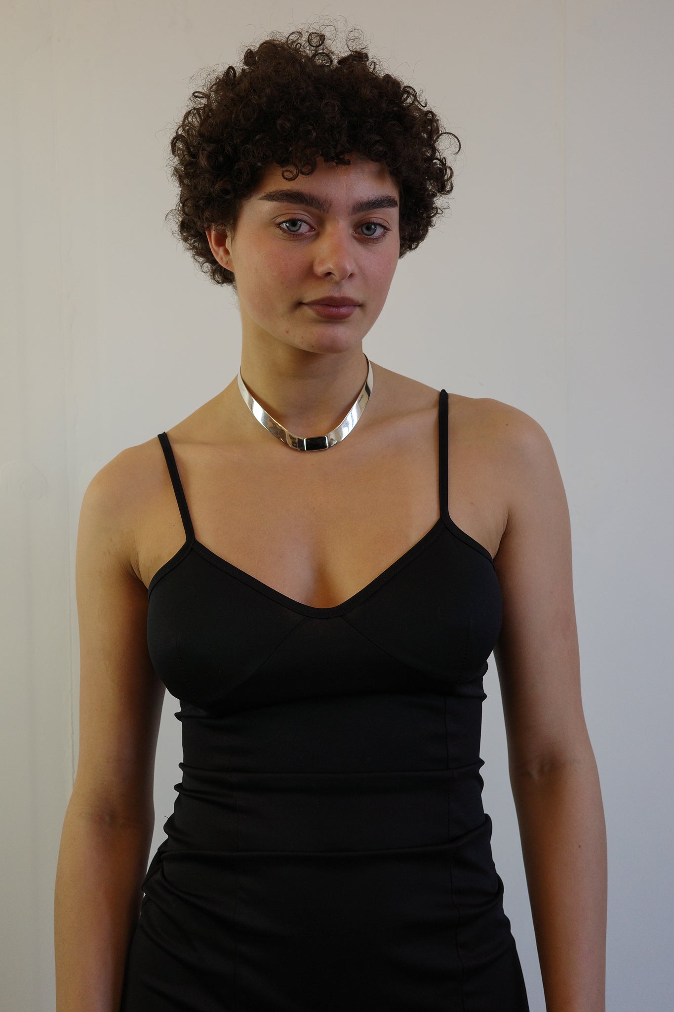Silver neck-piece with onyx stone