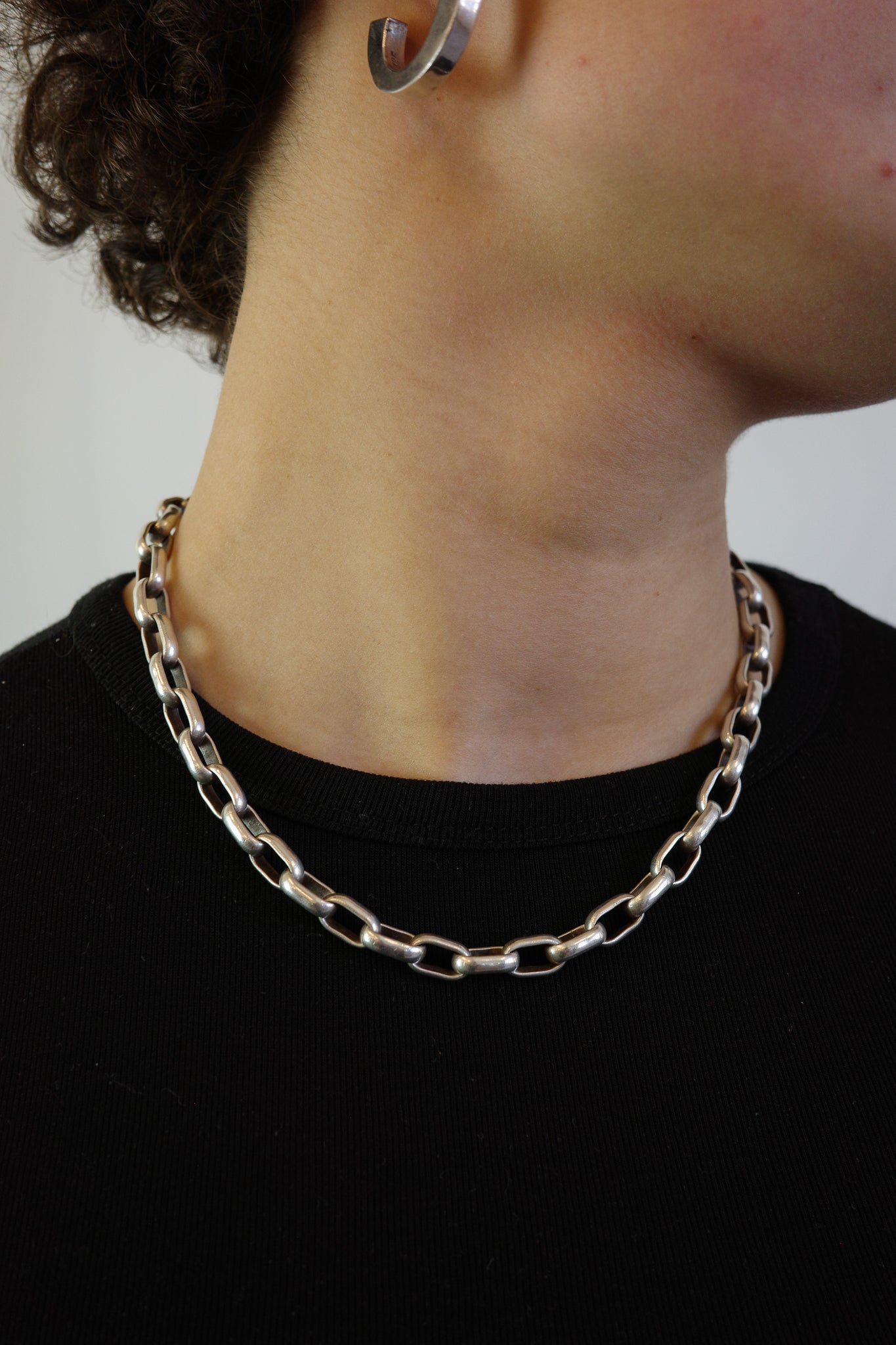 Timeless solid cable link chain