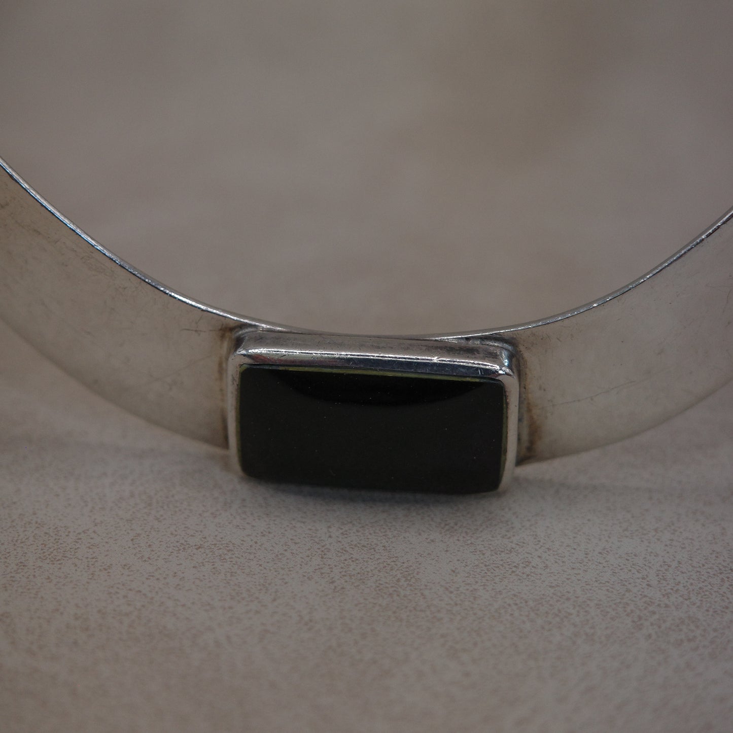 Silver neck-piece with onyx stone