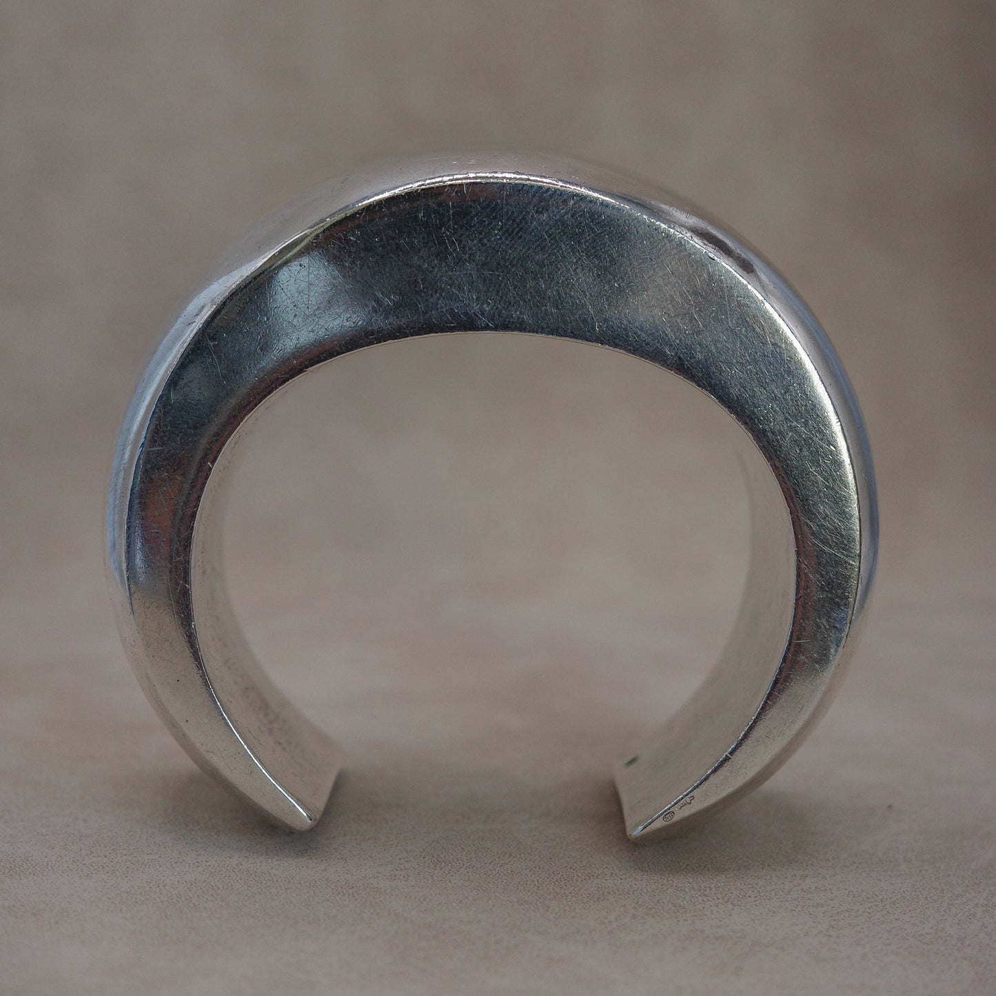 heavy weight, but hallow C-shaped chunky cuff