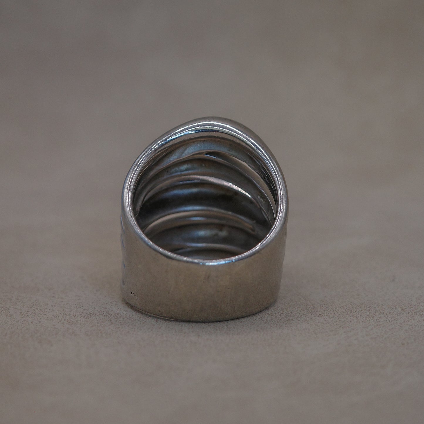 Heavy weight five ribbed stacked ring