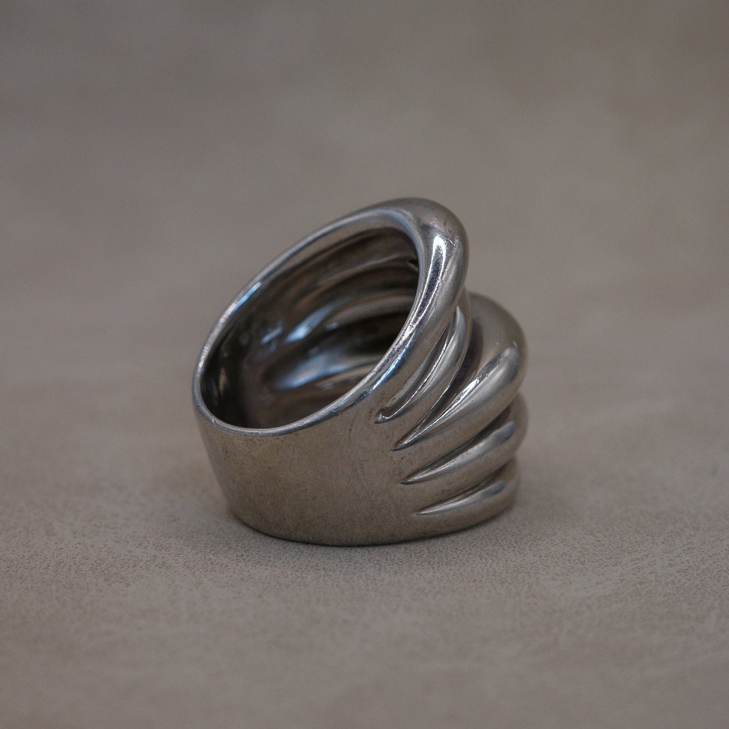 Heavy weight five ribbed stacked ring