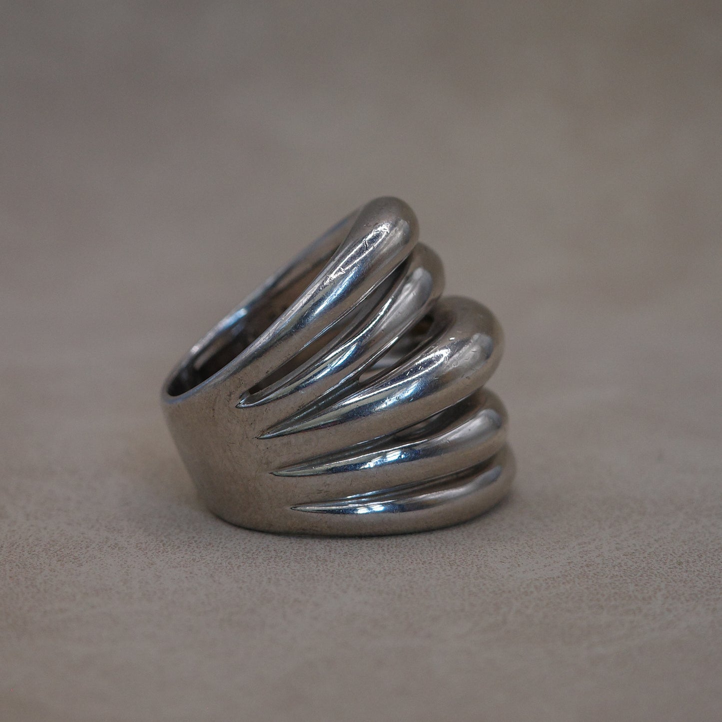 Heavy weight five ribbed stacked ring