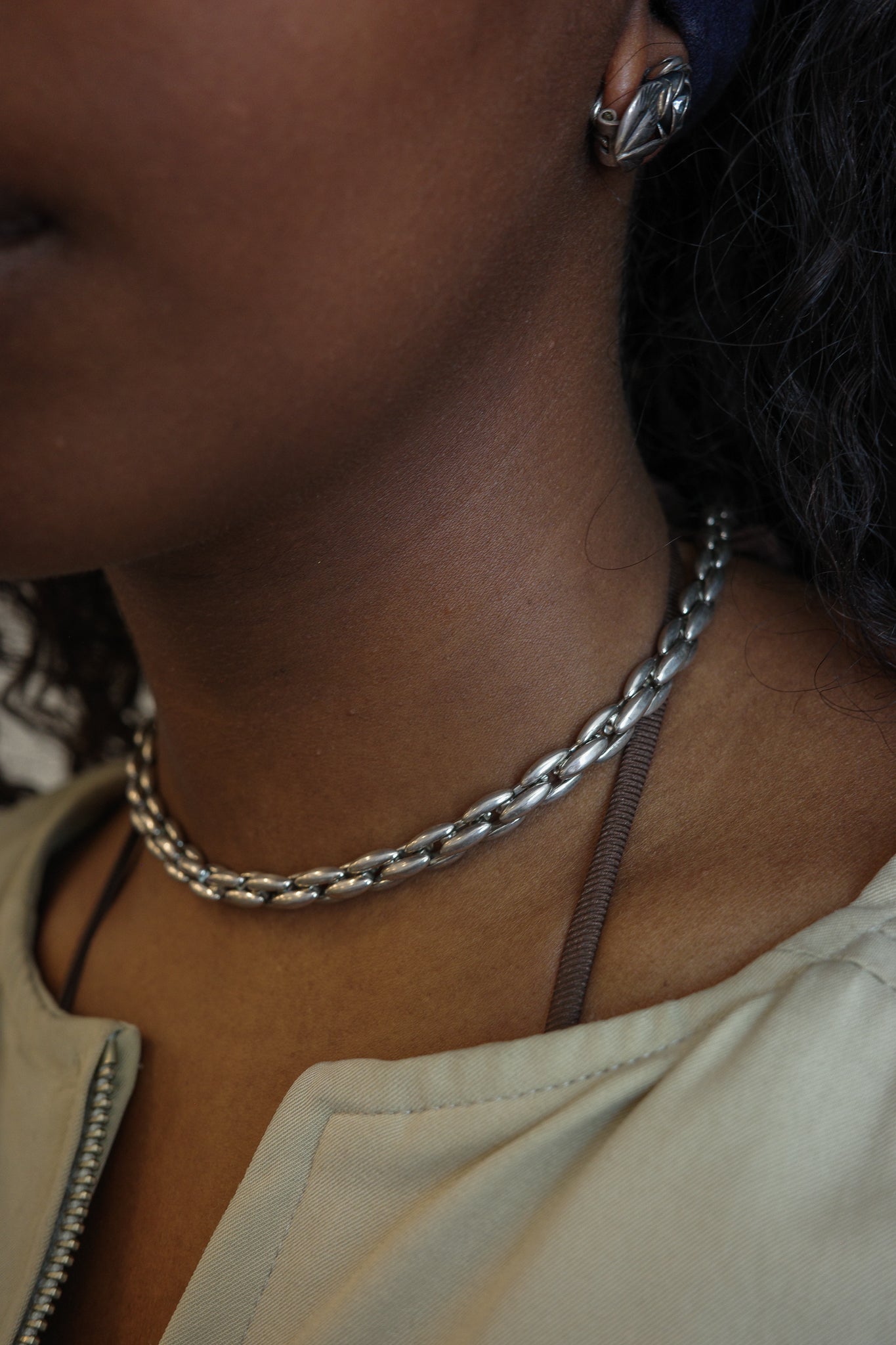 Round rope short necklace