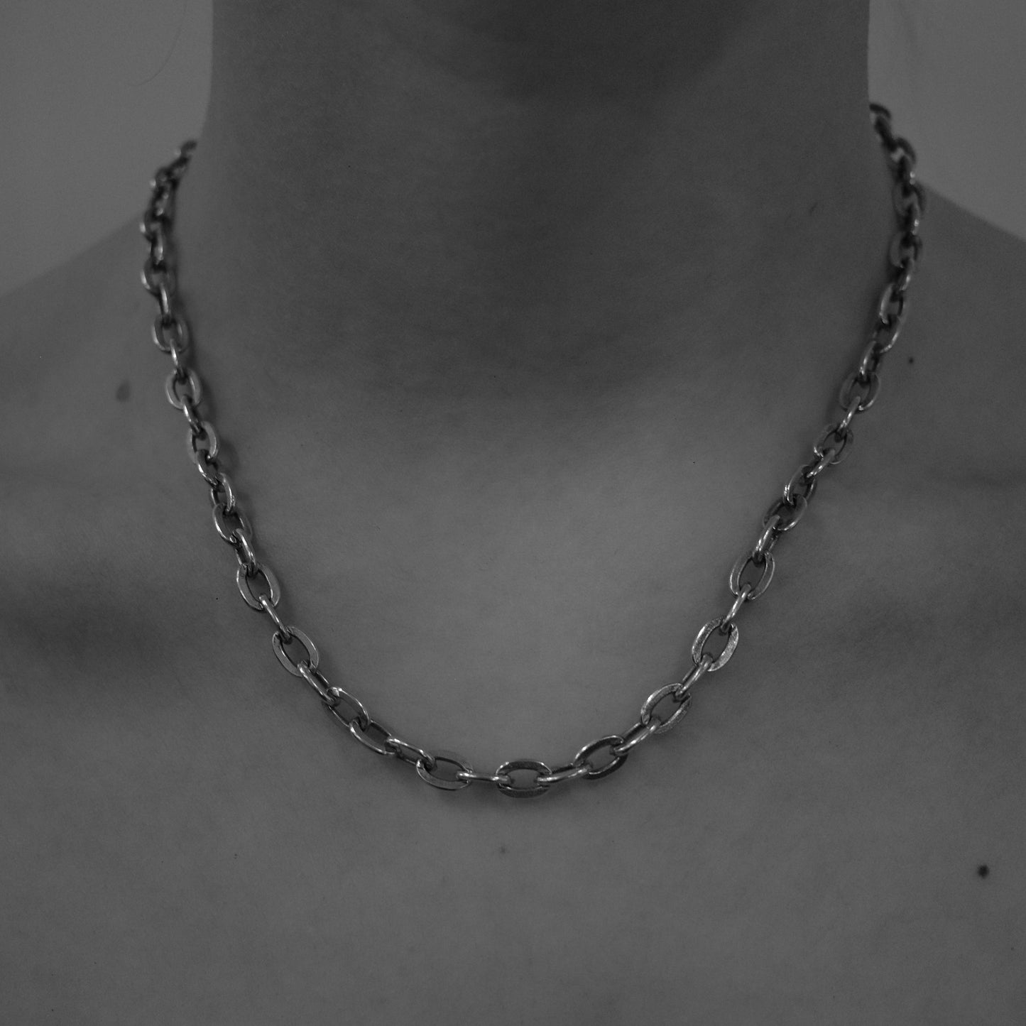 Flat oval link chain