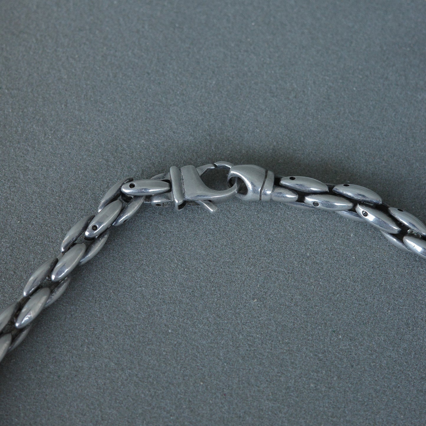 Round rope short necklace