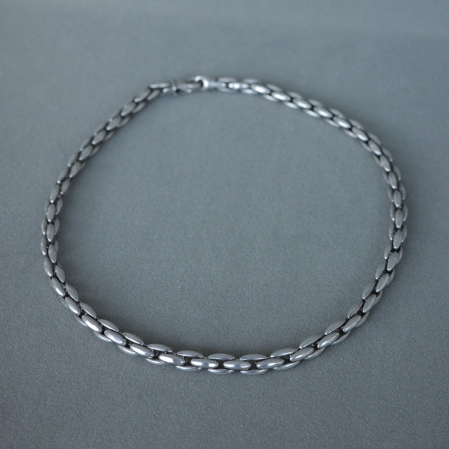 Round rope short necklace