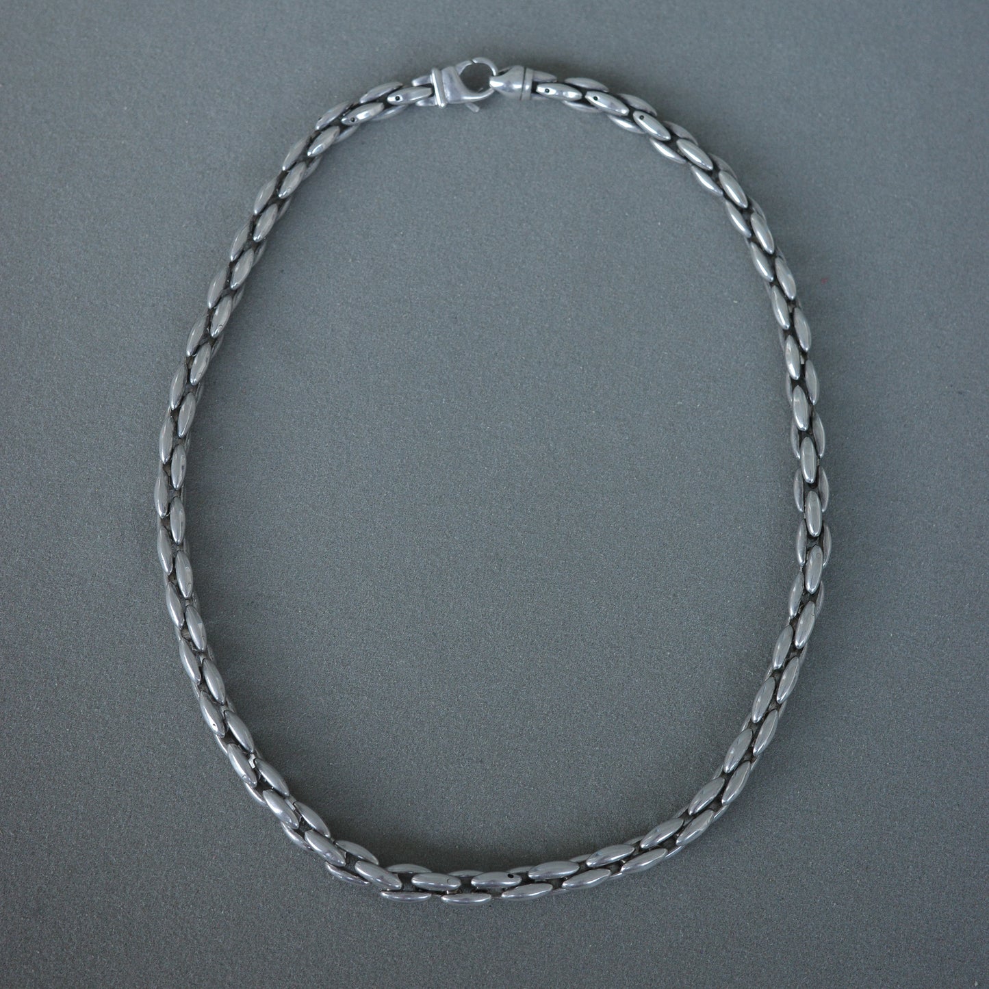 Round rope short necklace