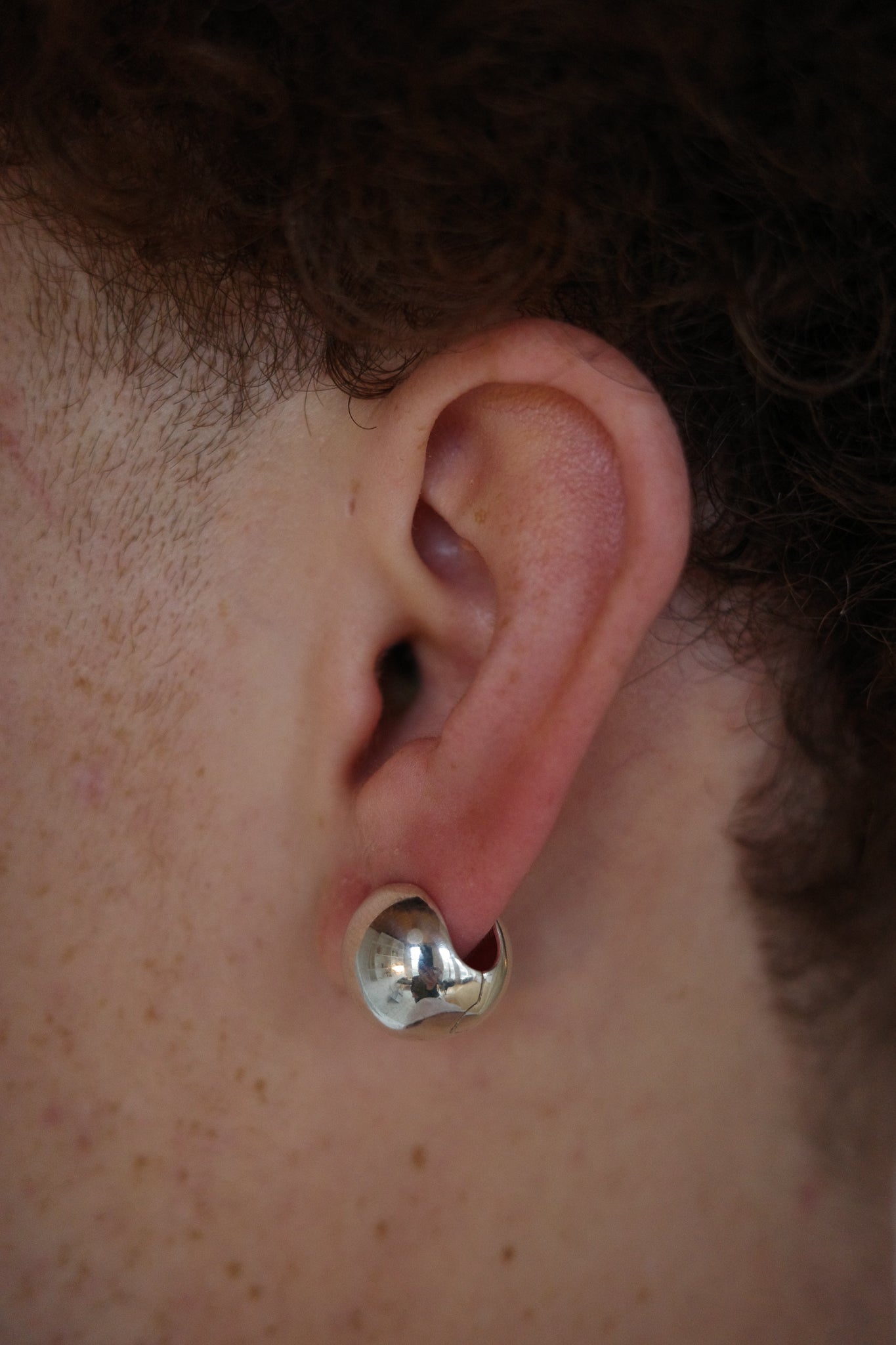 round click silver earrings