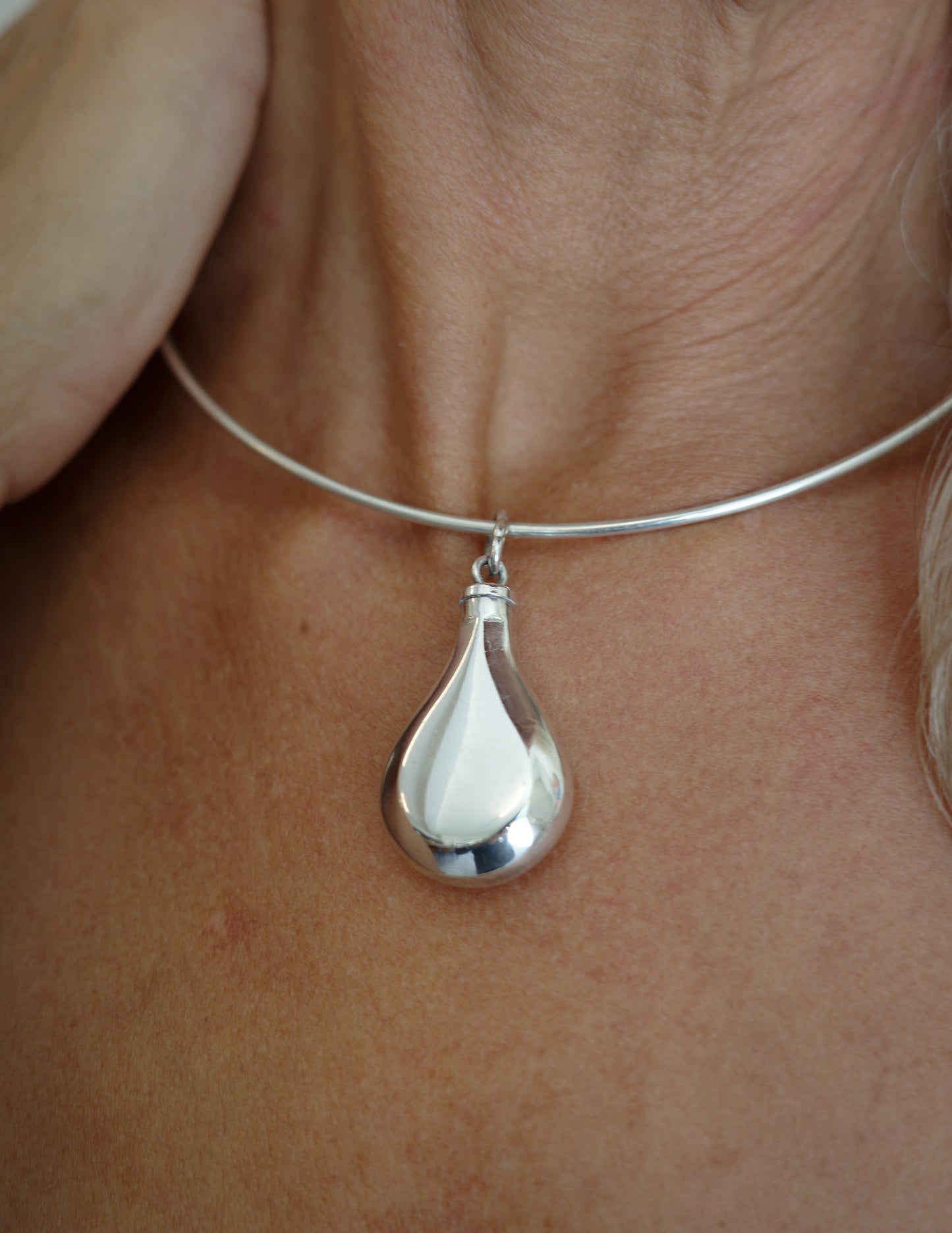 Round vessel pendant