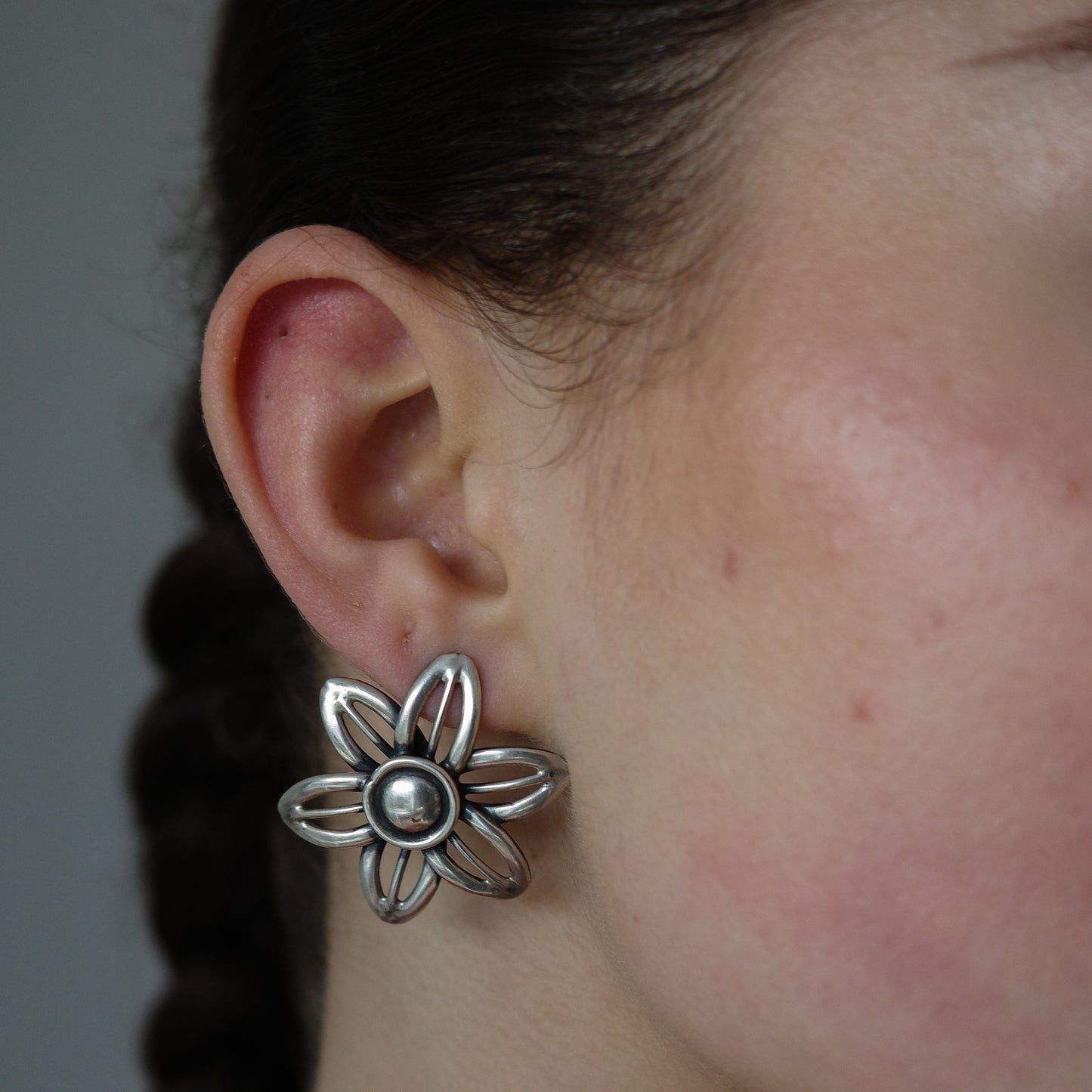 1960s flower stud earrings