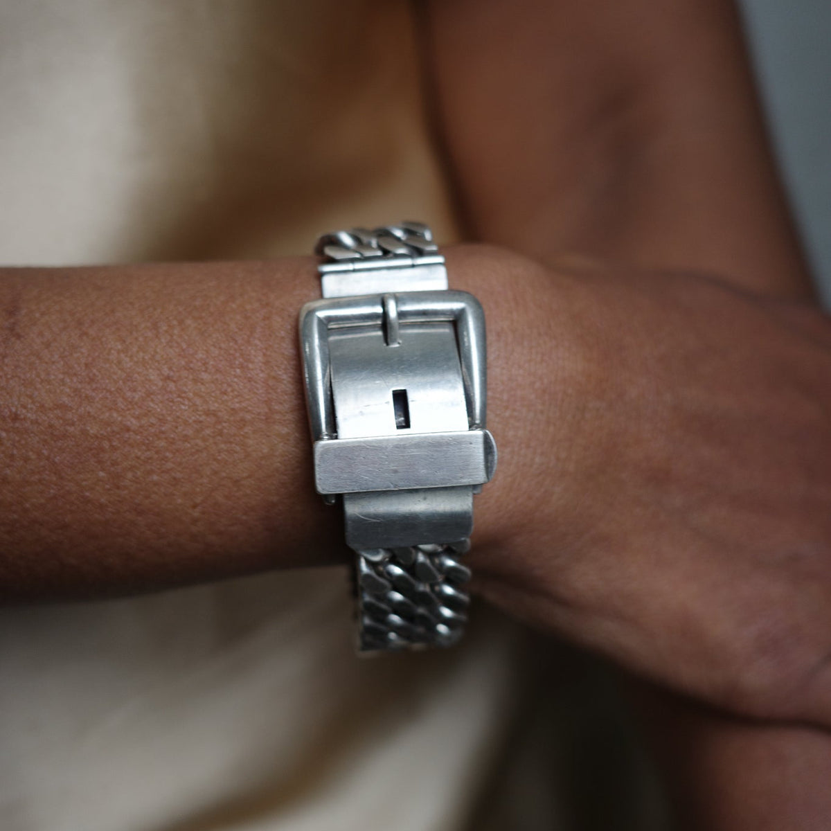 Belt buckle curb chain bracelet