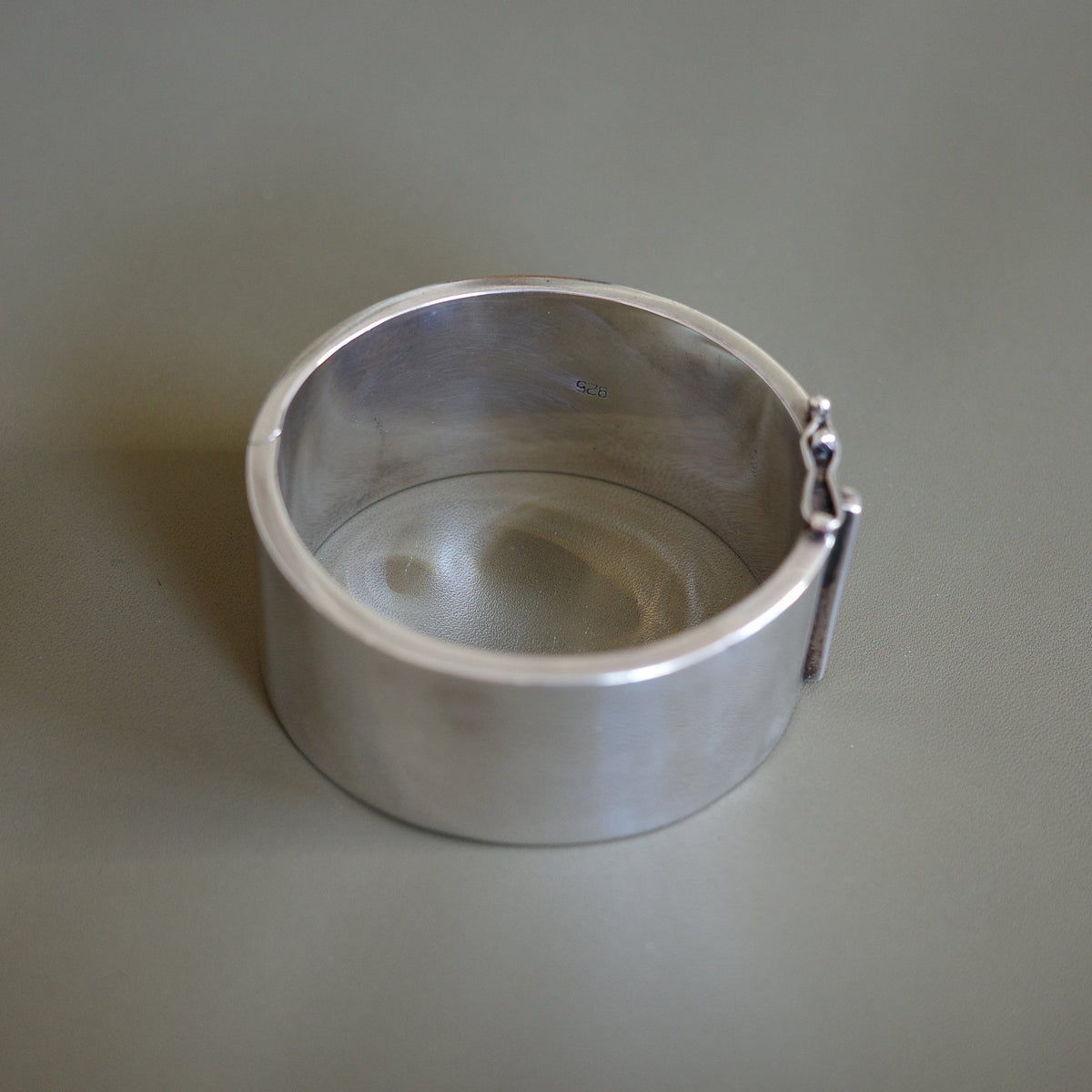 Wide silver bangle