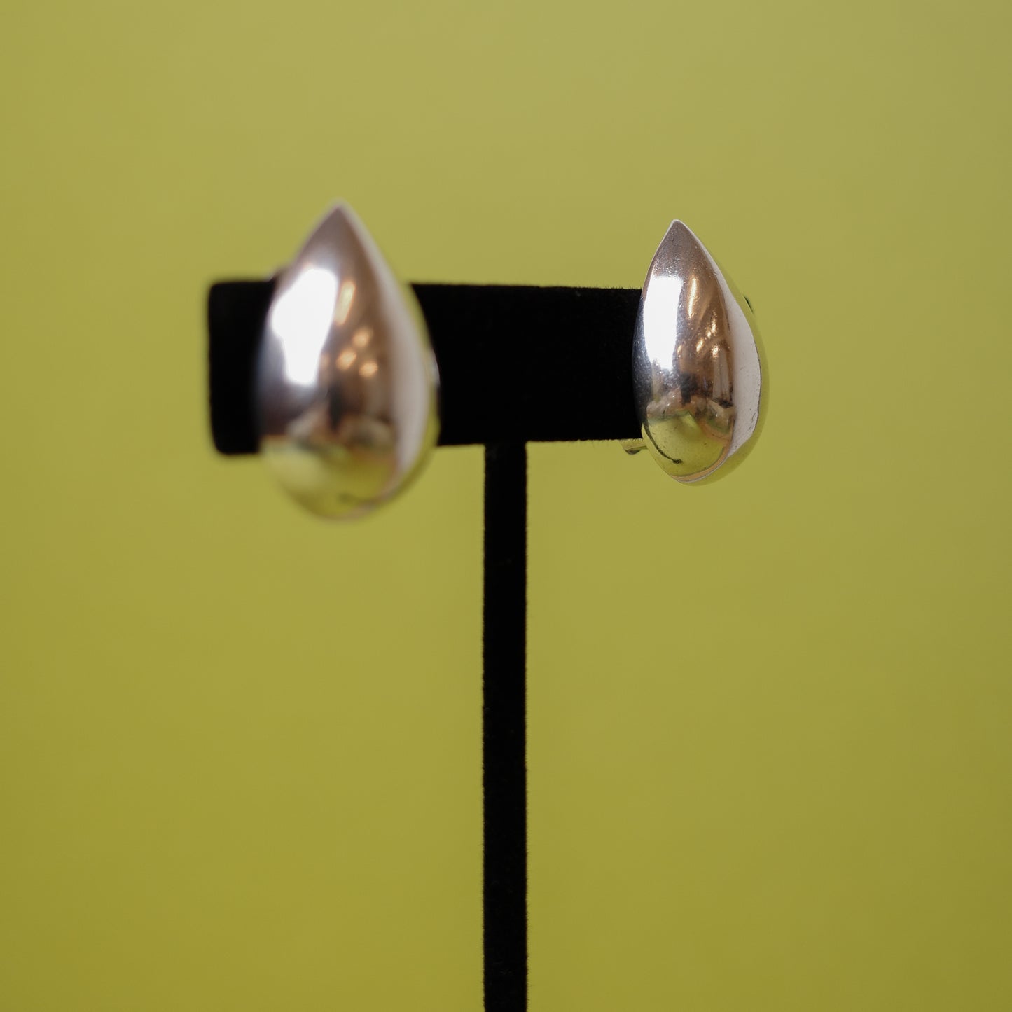 Drop clip-on earrings
