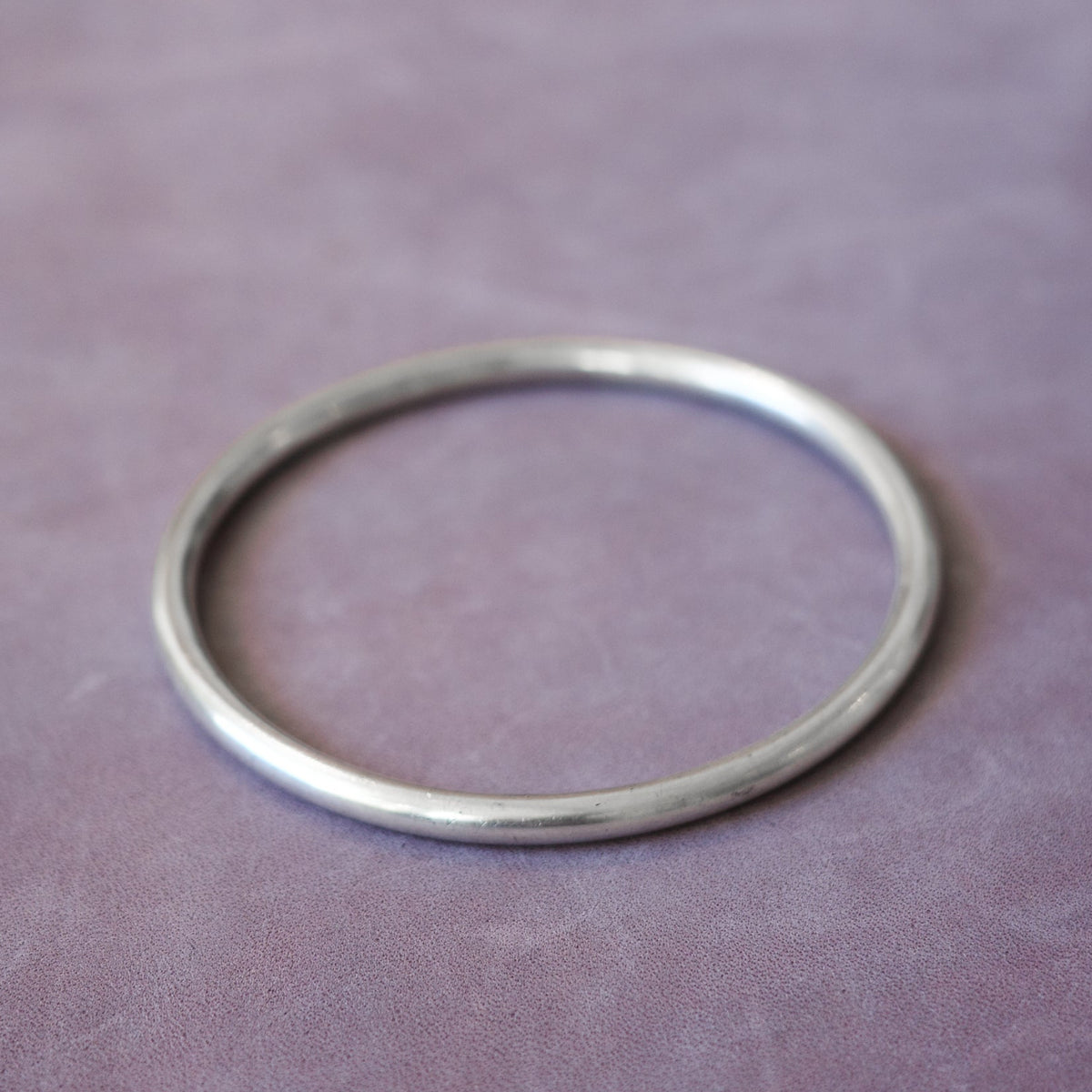 Timeless solid bangle