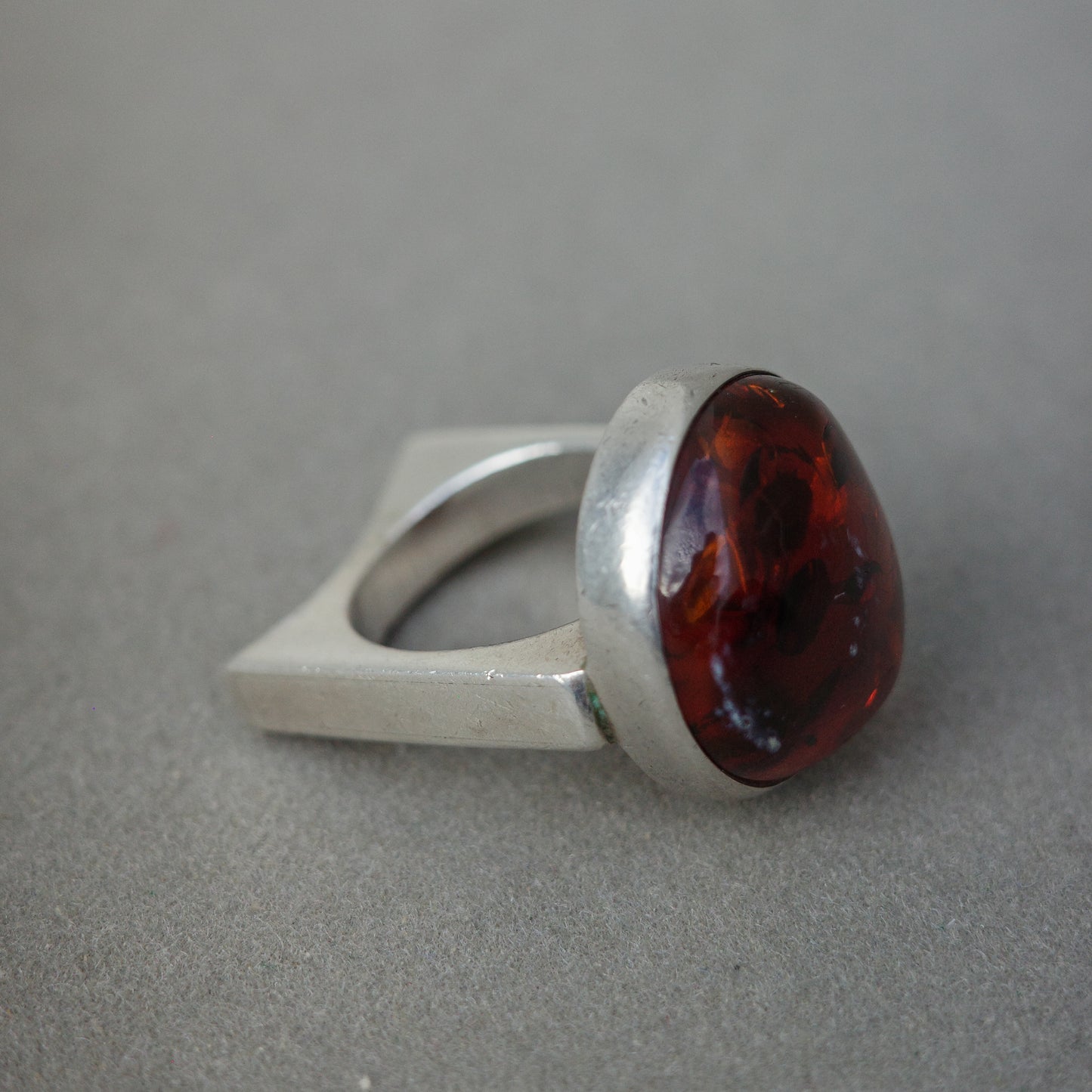 Amber bubble ring
