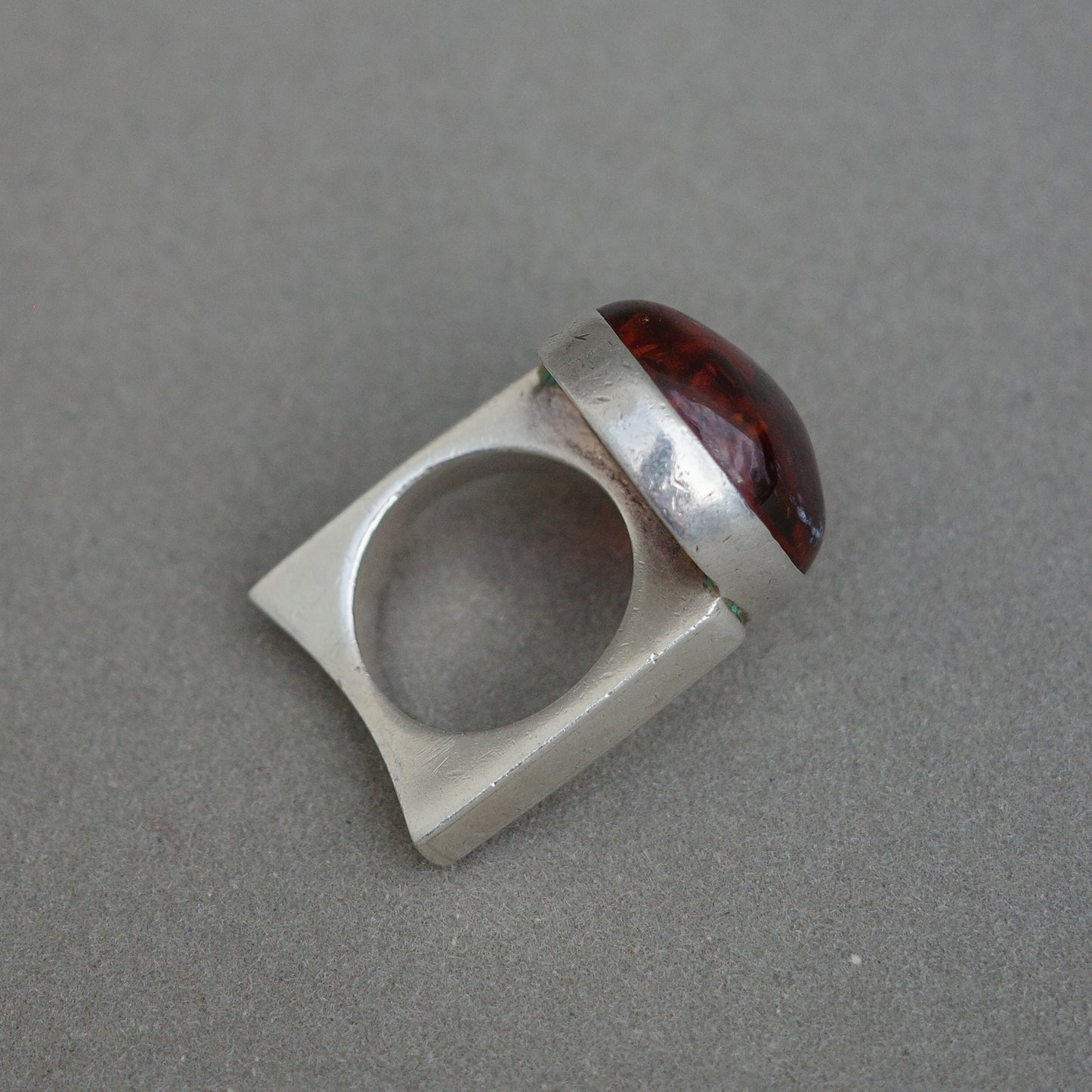 Amber bubble ring