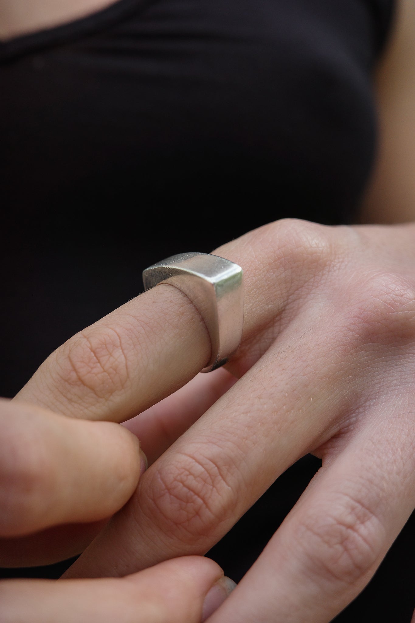 Modernist solid filler ring