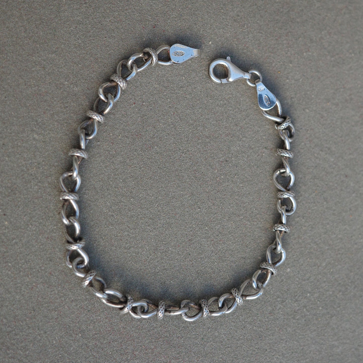 Bow link bracelet