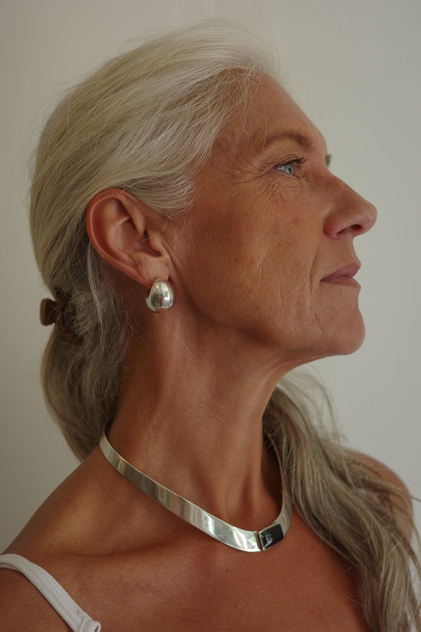 Neck-piece with onyx stone
