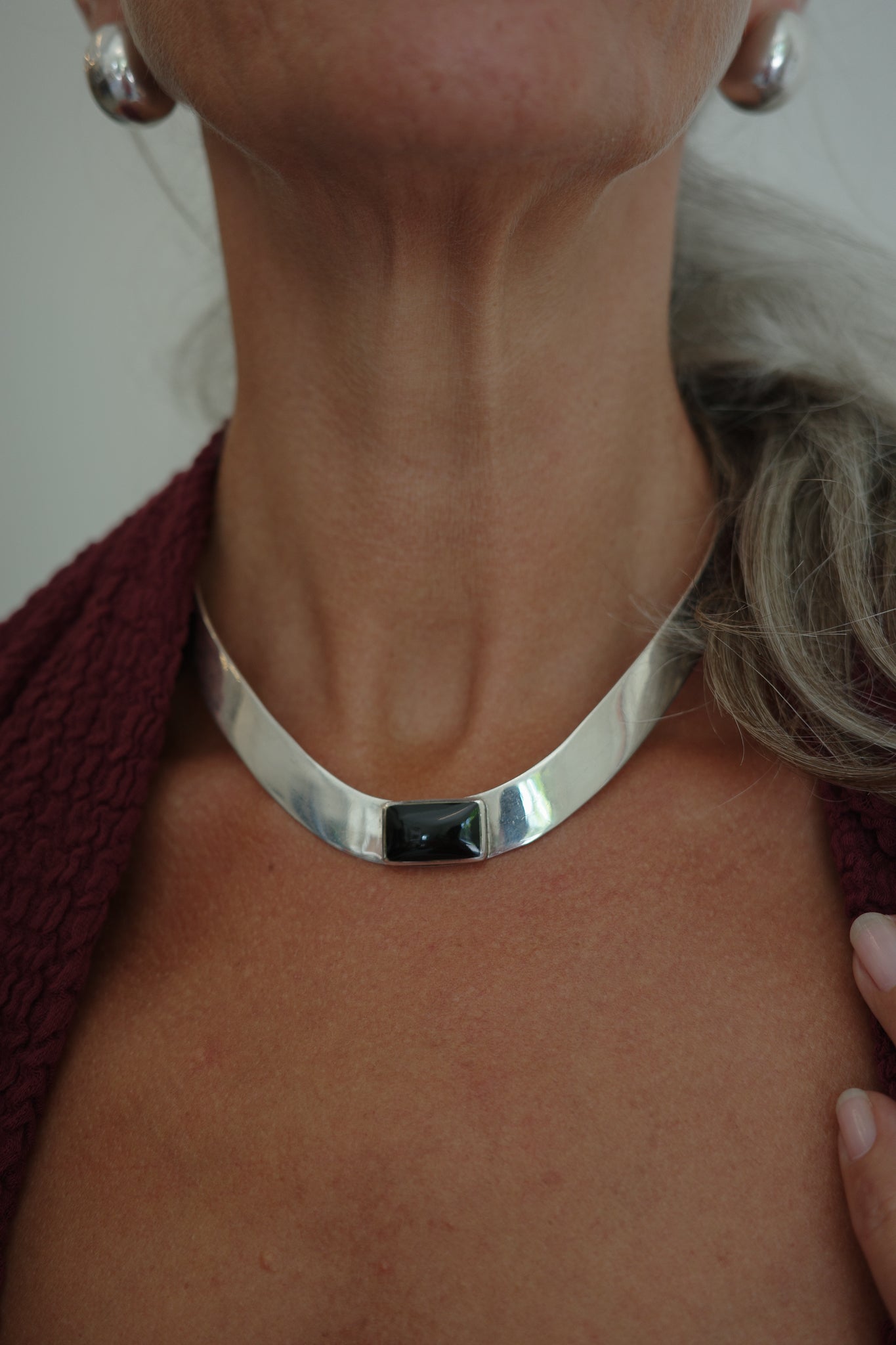 Neck-piece with onyx stone