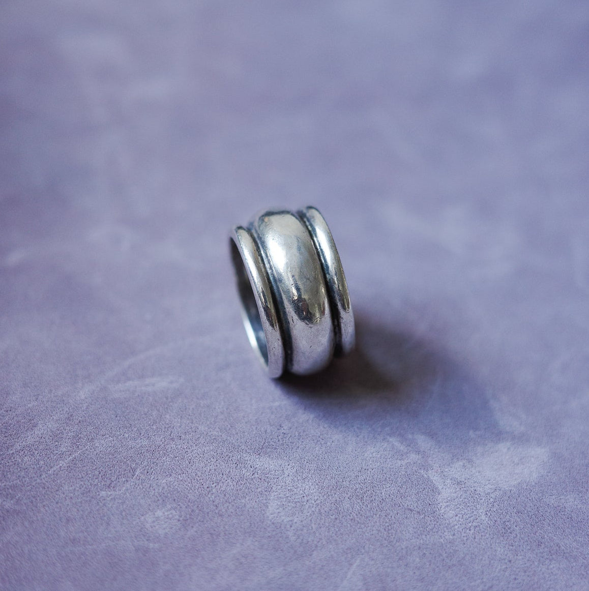 Simple band ring