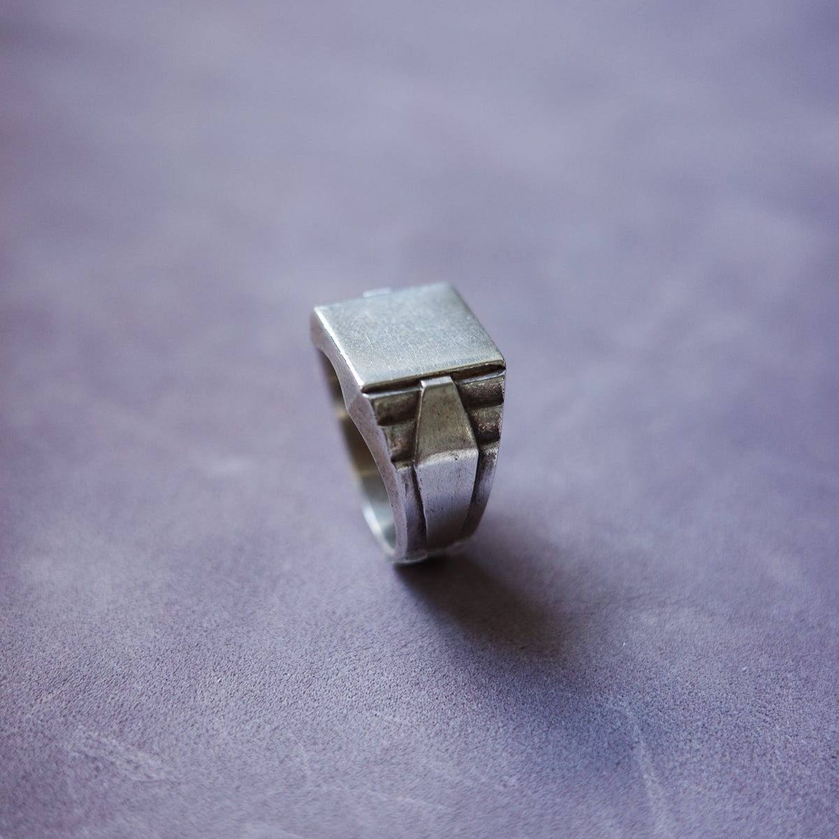 Geometric signet ring