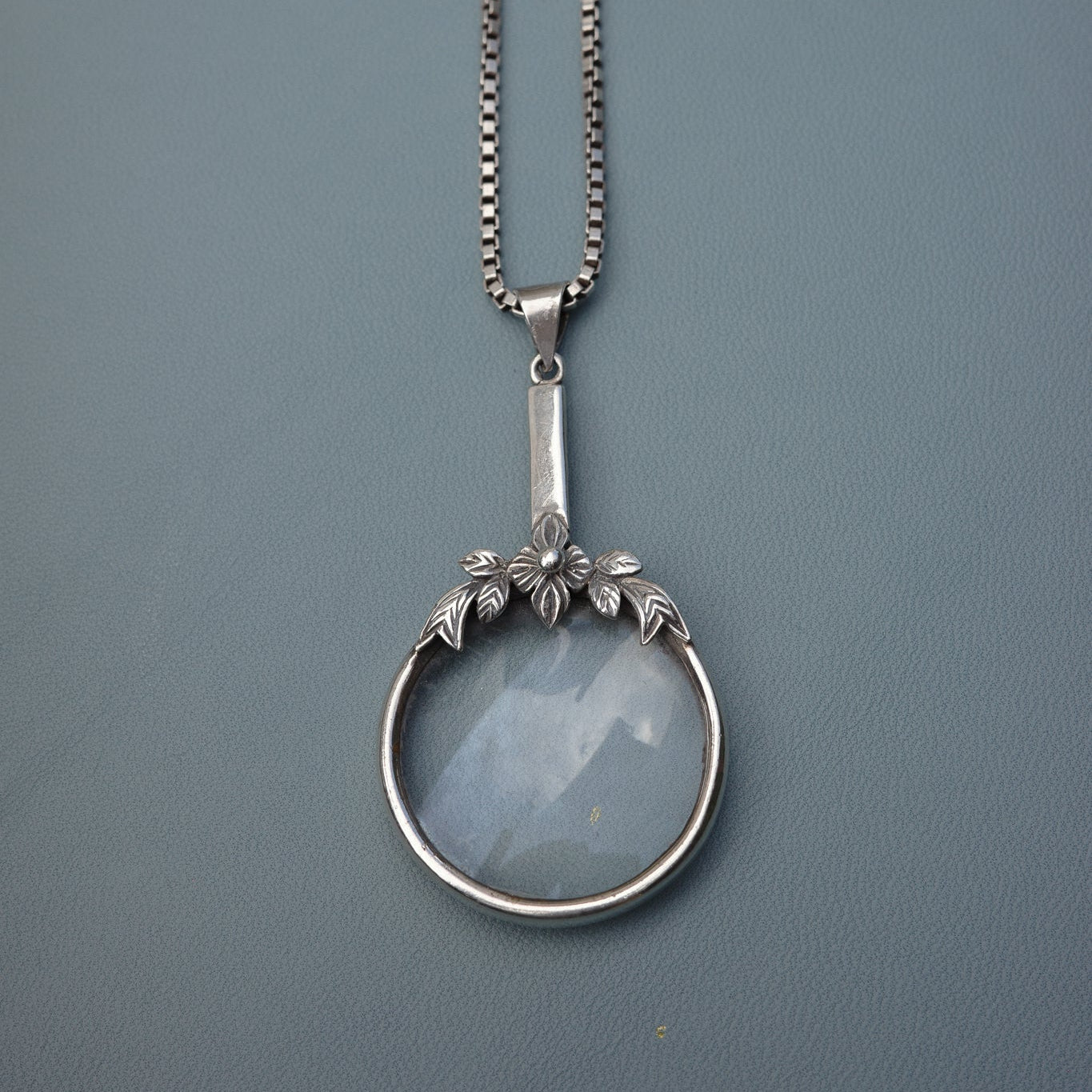 Art Nouveau maginifying glass pendant