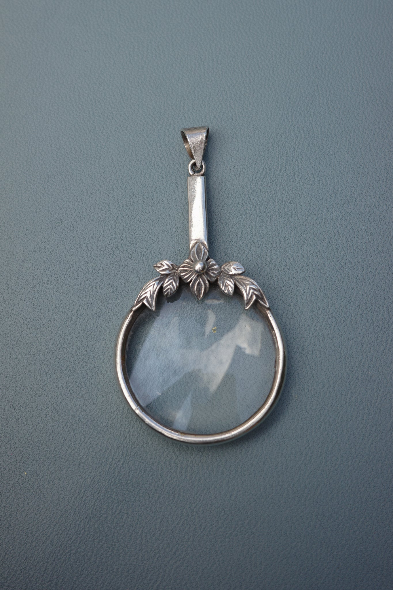 Art Nouveau maginifying glass pendant