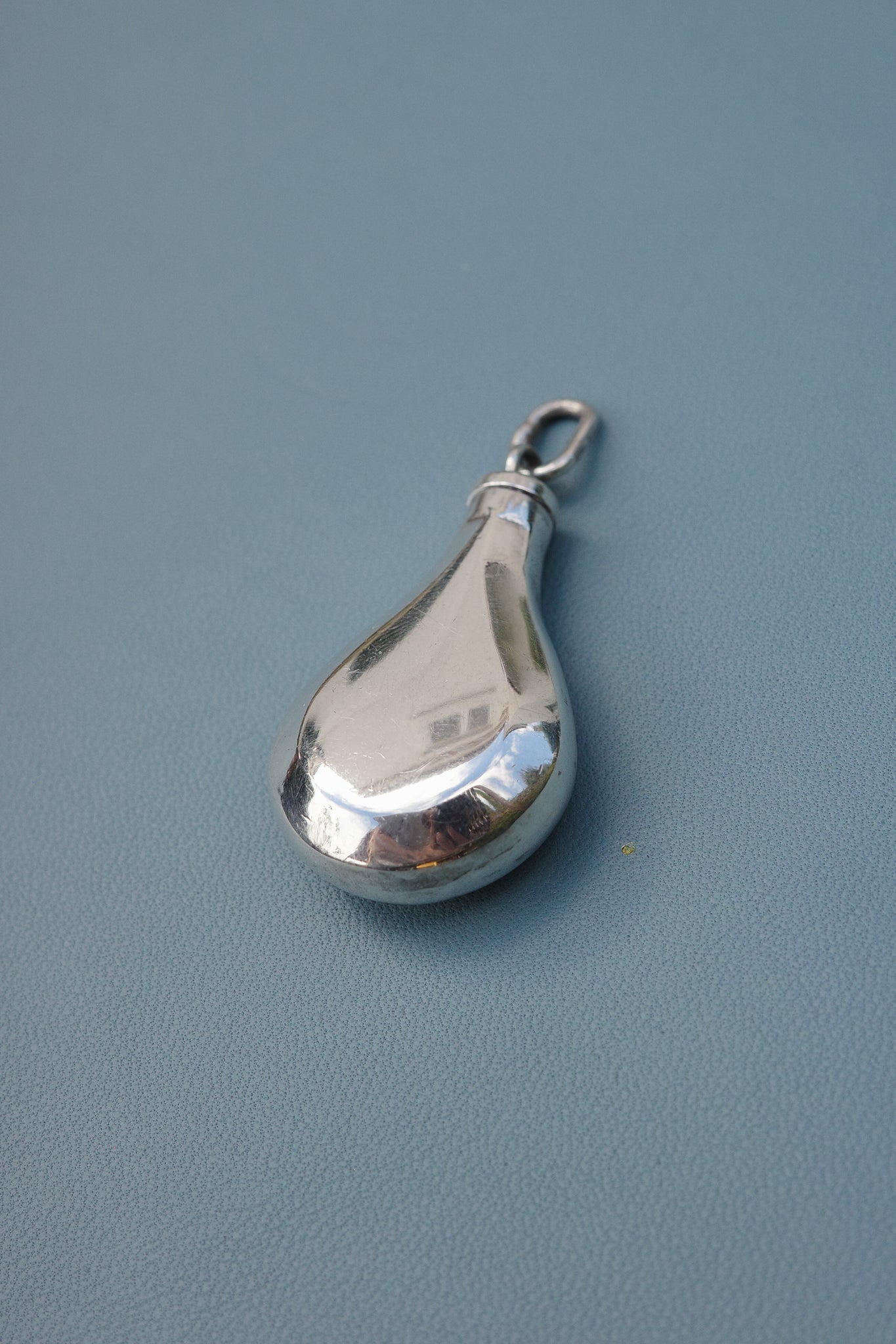 Round vessel pendant