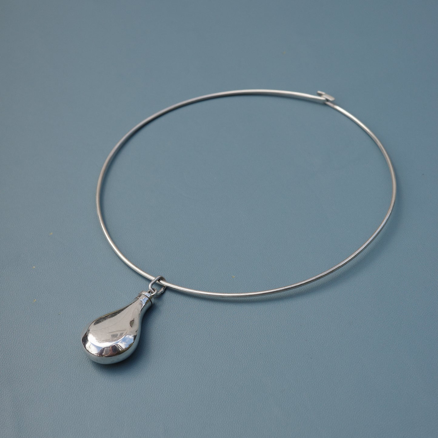 Round vessel pendant
