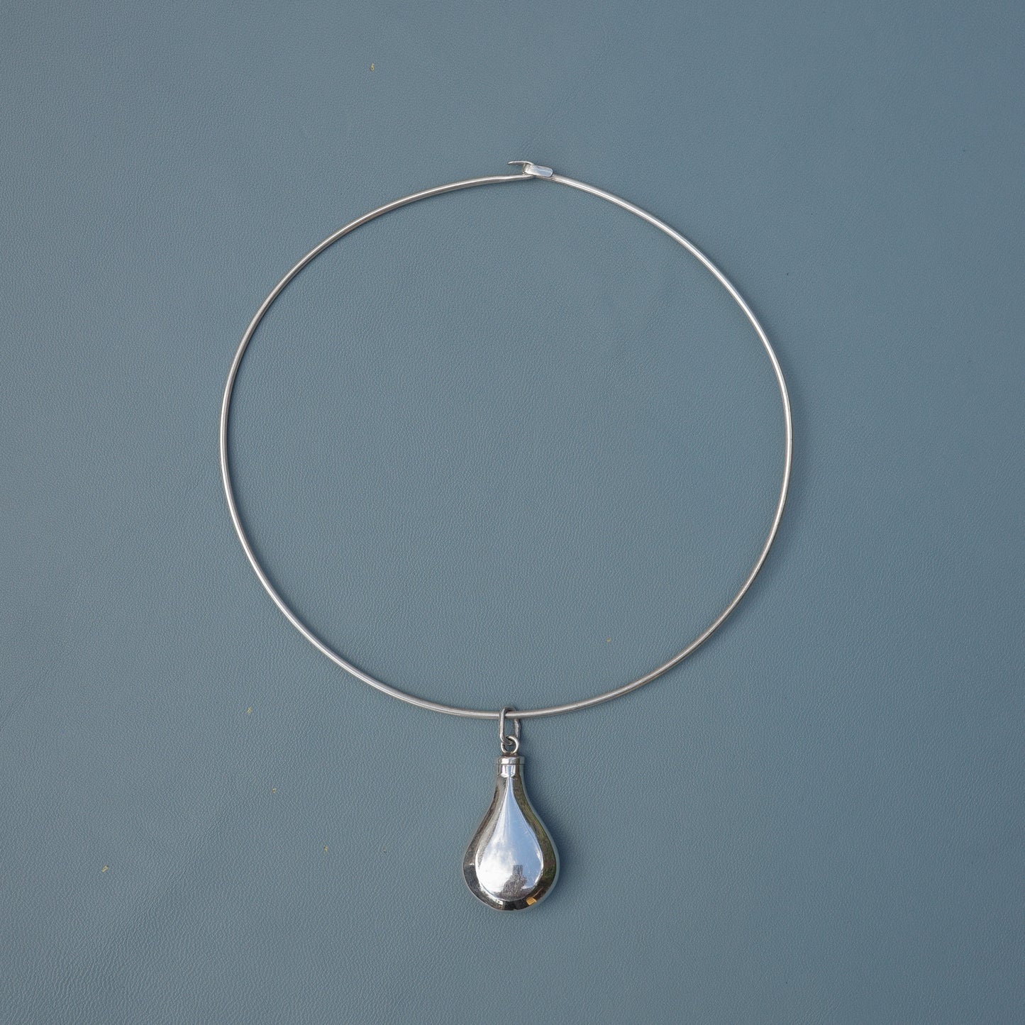 Round vessel pendant