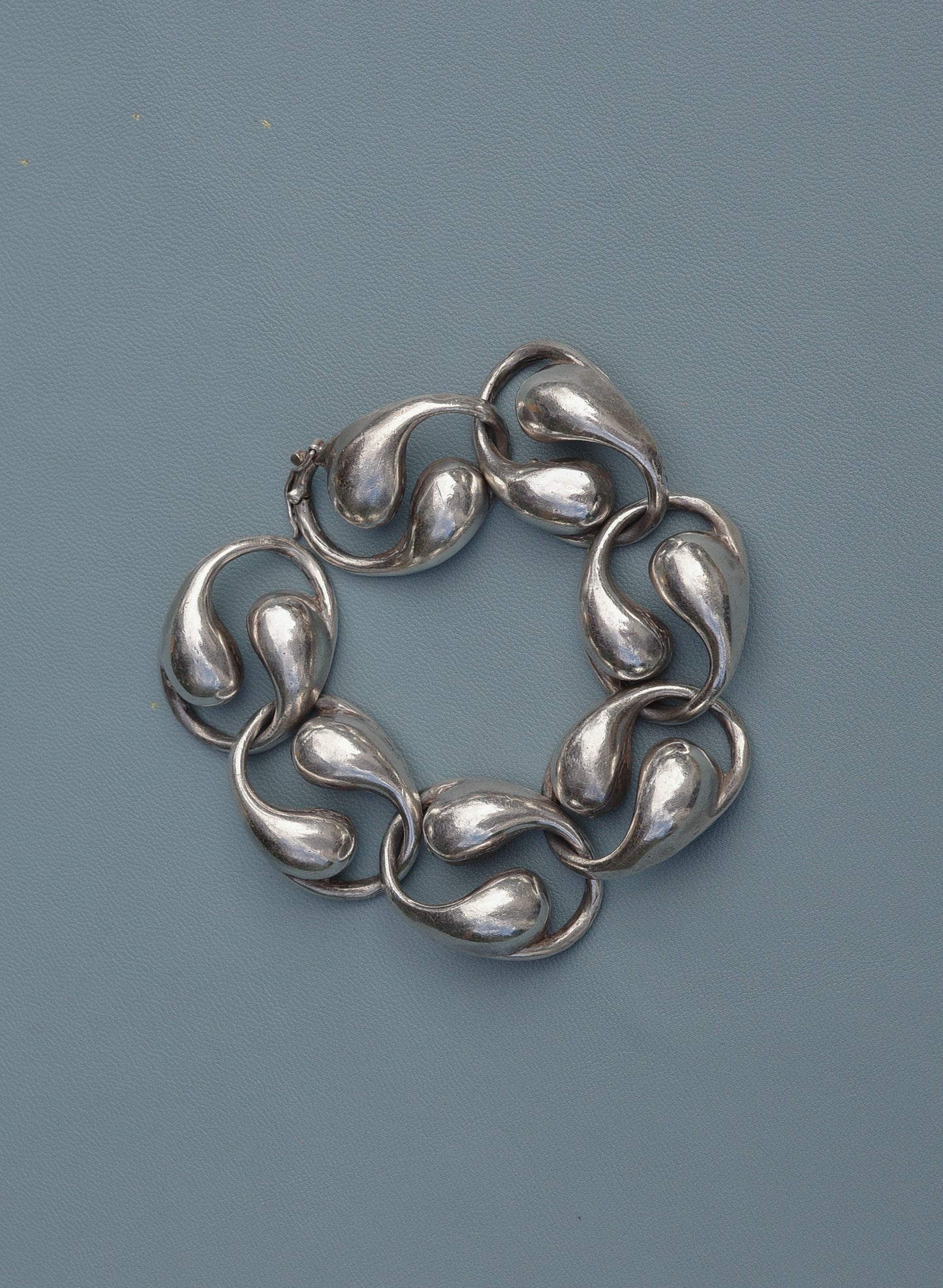 puffy scroll link bracelet