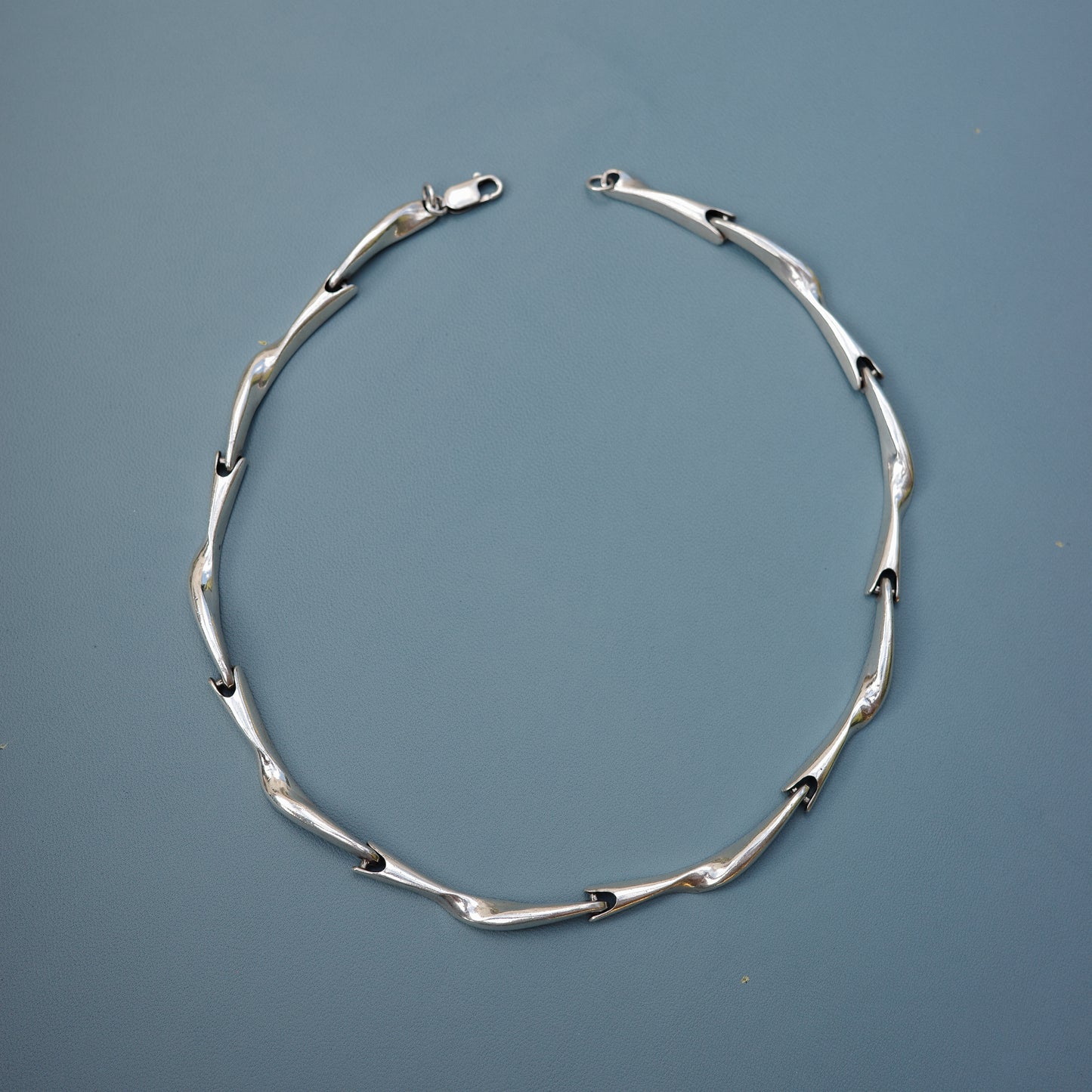 Reversible wave link chain