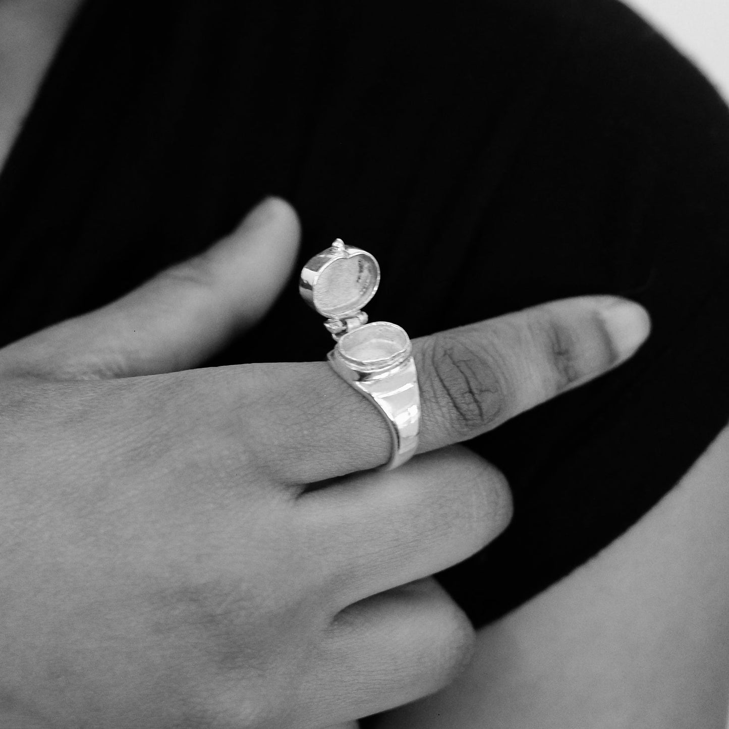 Poison ring