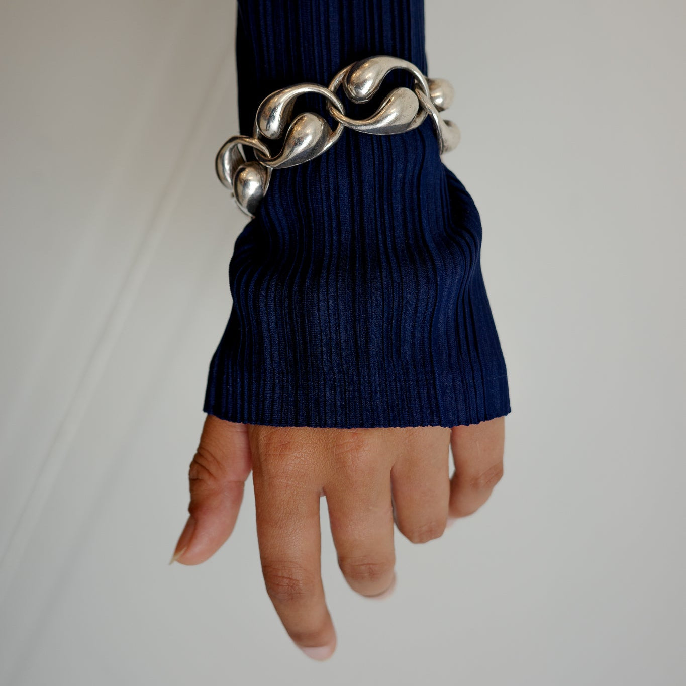 puffy scroll link bracelet