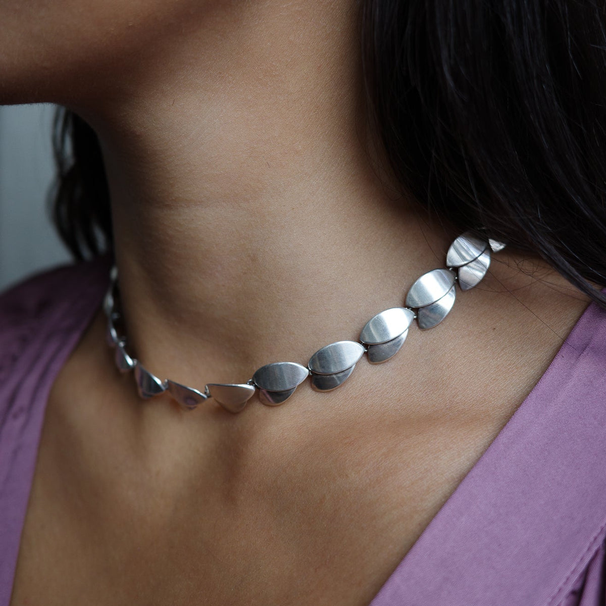 Wullum leaf neck piece