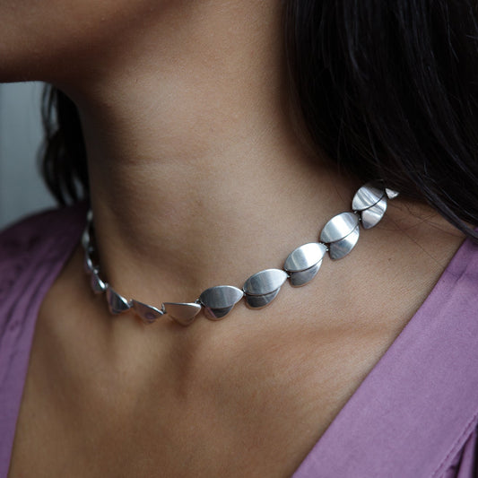 Wullum leaf neck piece