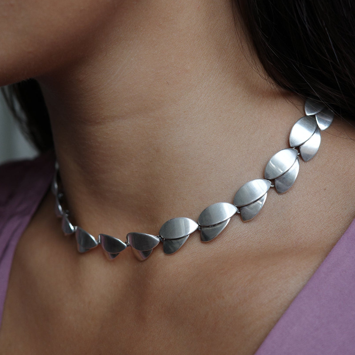 Wullum leaf neck piece