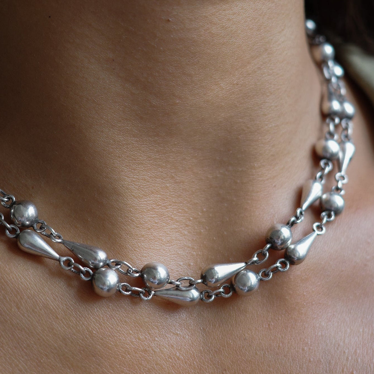 Post-modern beaded long chain