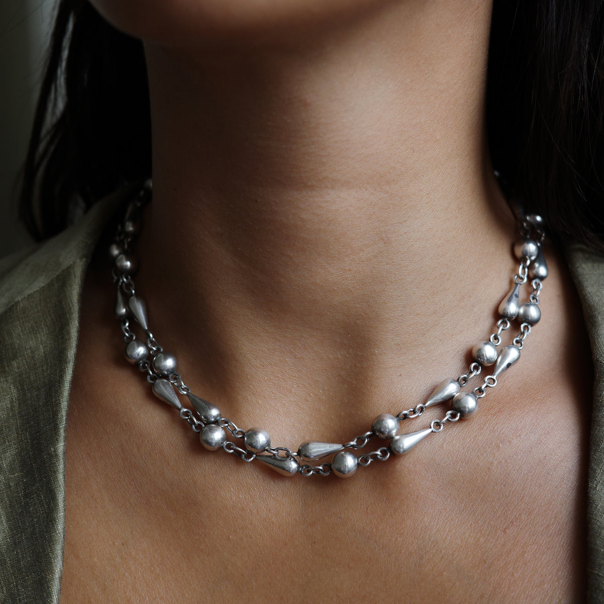 Post-modern beaded long chain