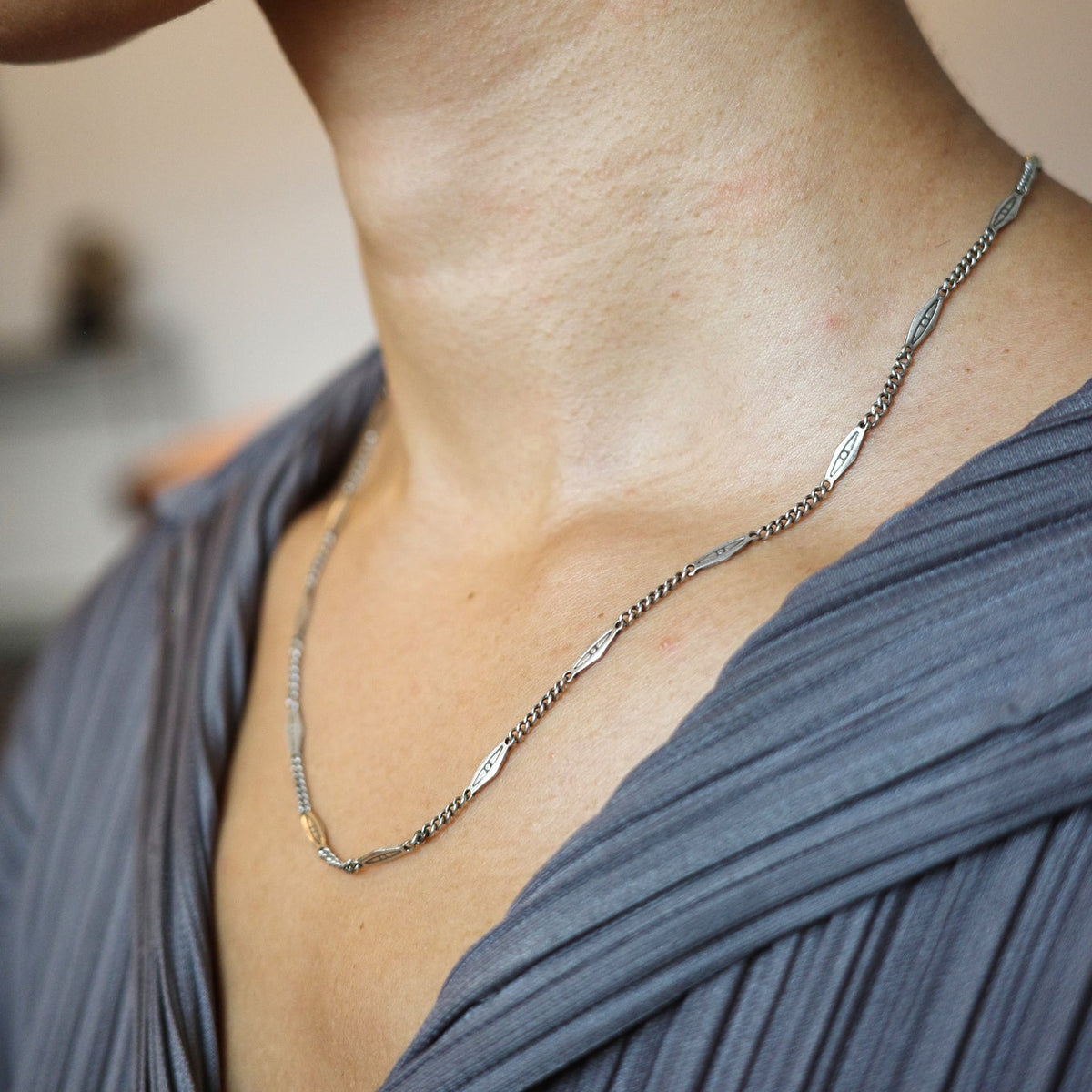 Geometric antique link chain