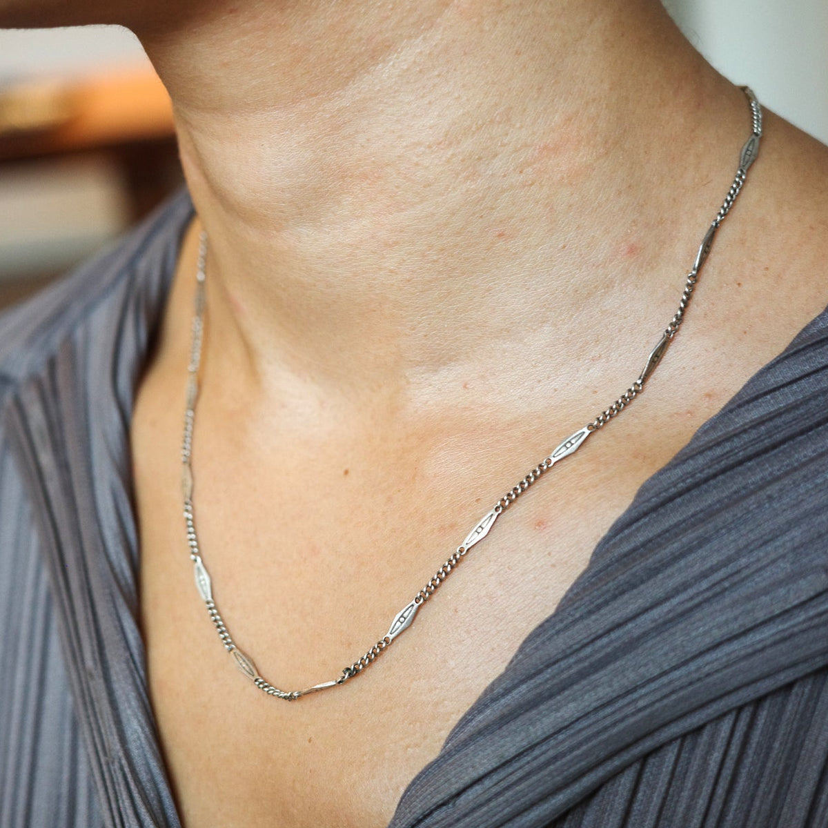 Geometric antique link chain