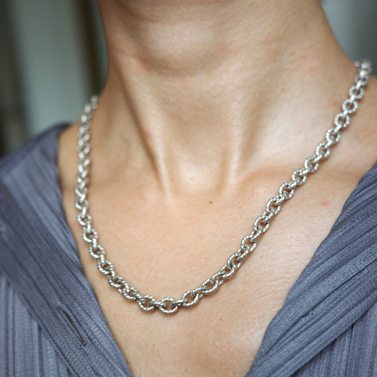 Twisted cable link chain
